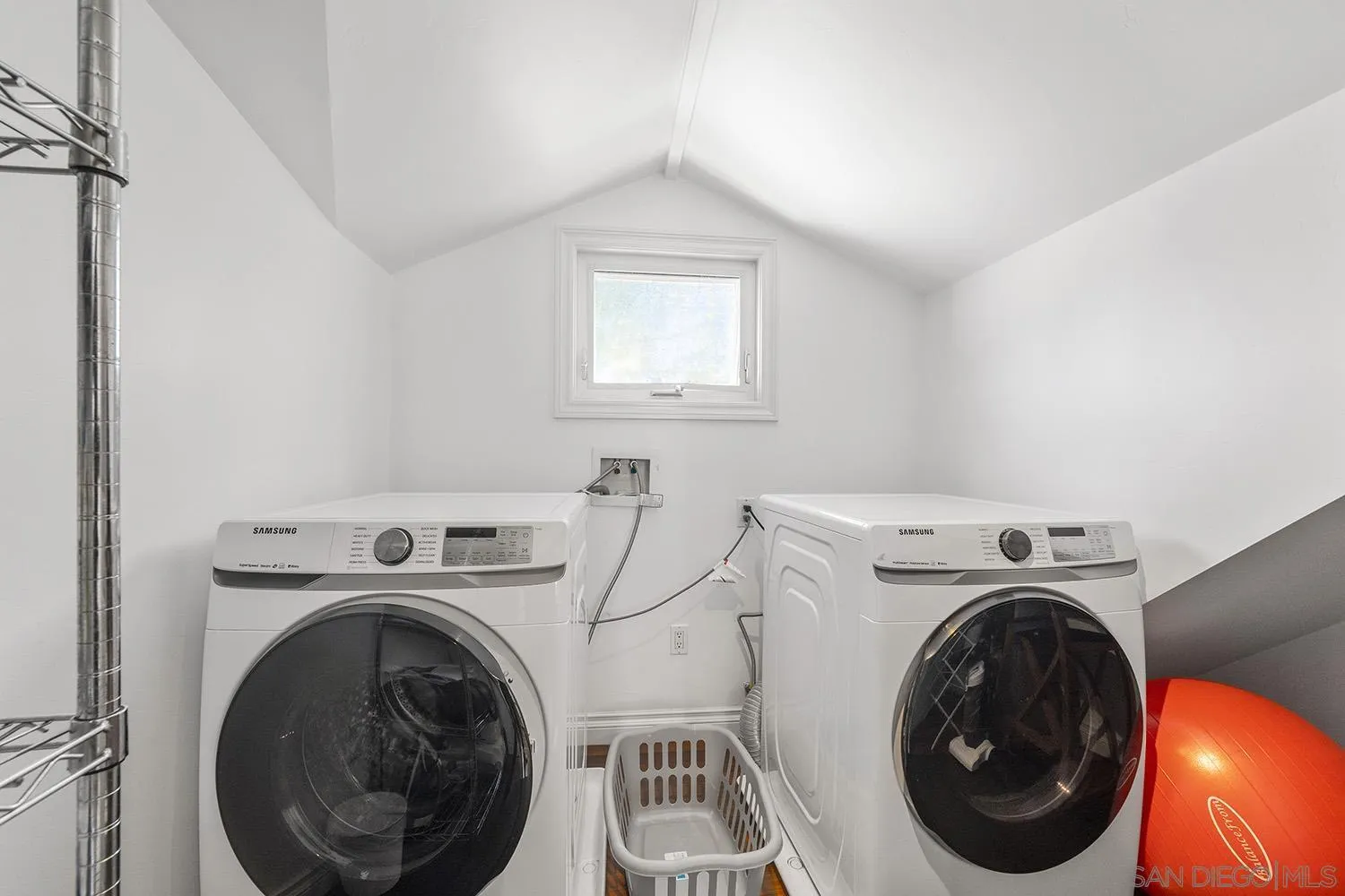 https://cdn.realtyfeed.com/cdn/127/250040262/51a2754f817884ed11f83acdbad94b98.webp