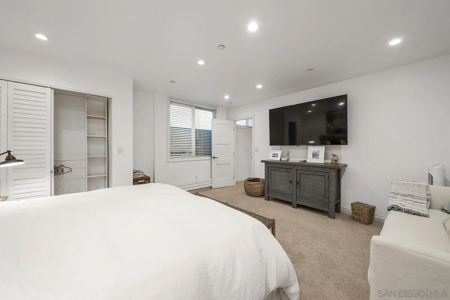 https://cdn.realtyfeed.com/cdn/127/250040262/632ebd7eb5c965d72749808d565fb8de.webp