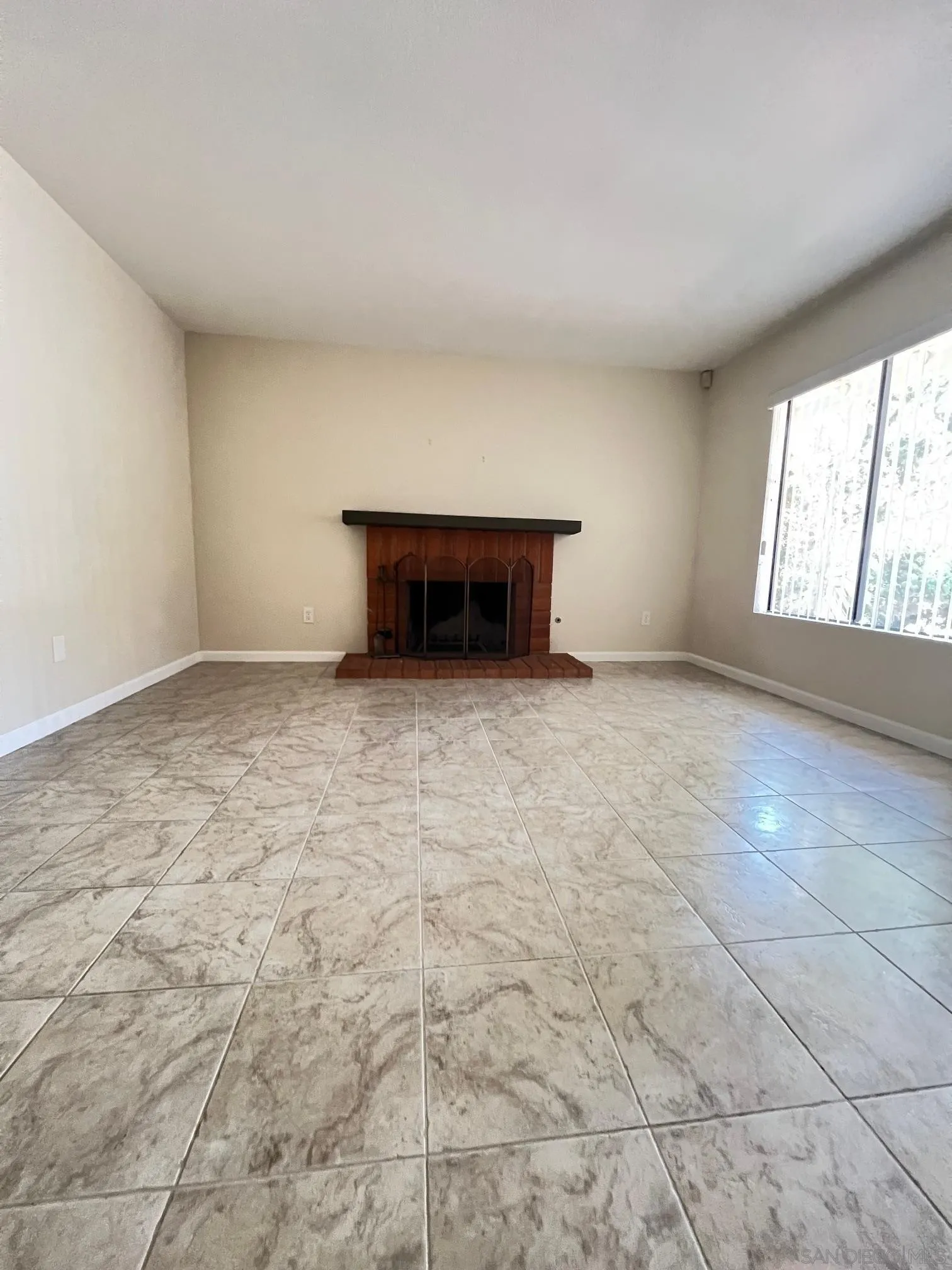 https://cdn.realtyfeed.com/cdn/127/250040267/7086028e5d8f5da52843e0dda7d5b69b.webp
