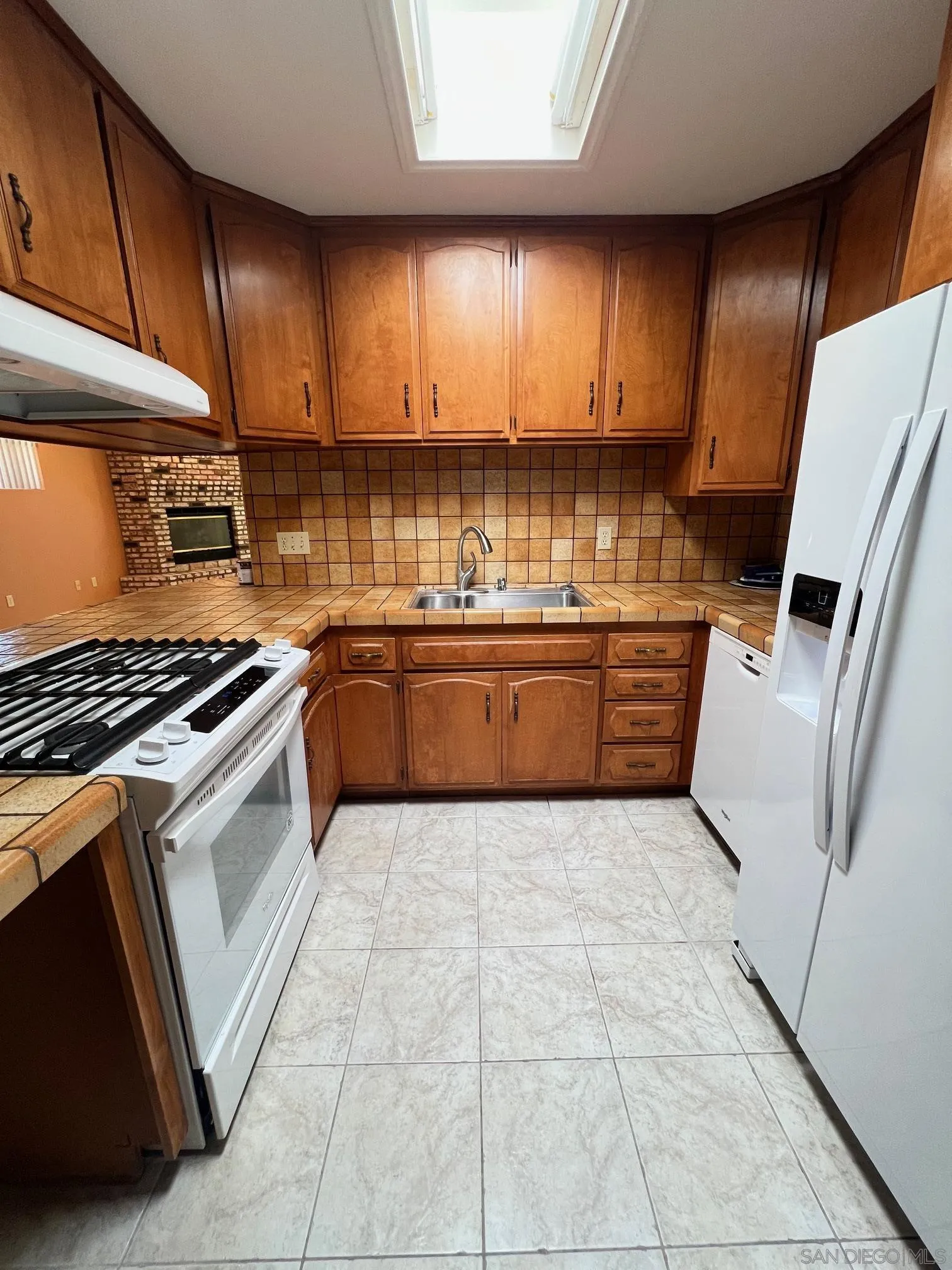 https://cdn.realtyfeed.com/cdn/127/250040267/947dca2c924d7e2be834d866ebb46dd3.webp