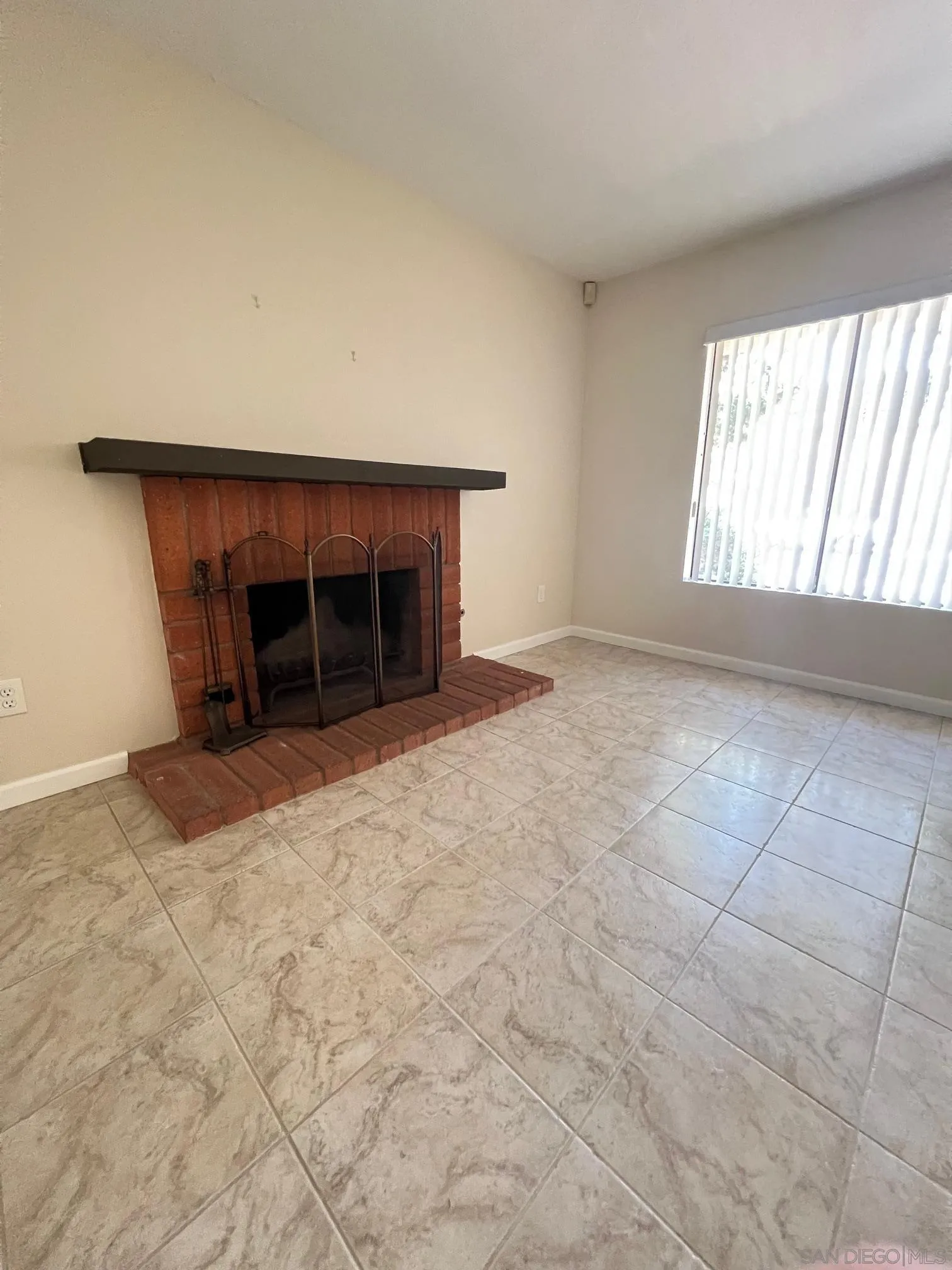 https://cdn.realtyfeed.com/cdn/127/250040267/a45636270569b7792196445d3b4c938d.webp