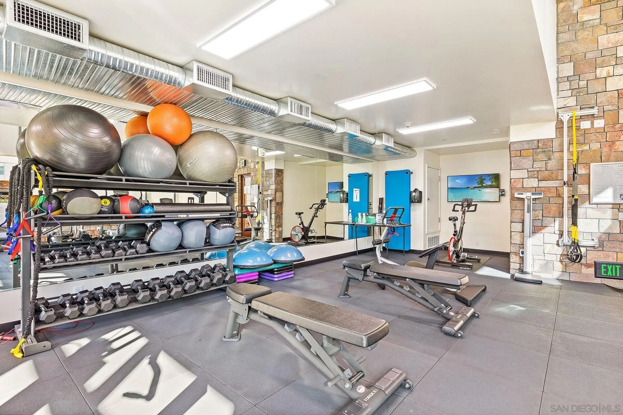 https://cdn.realtyfeed.com/cdn/127/250040270/cc2e7762be1faa713024dd43a31958b8.webp