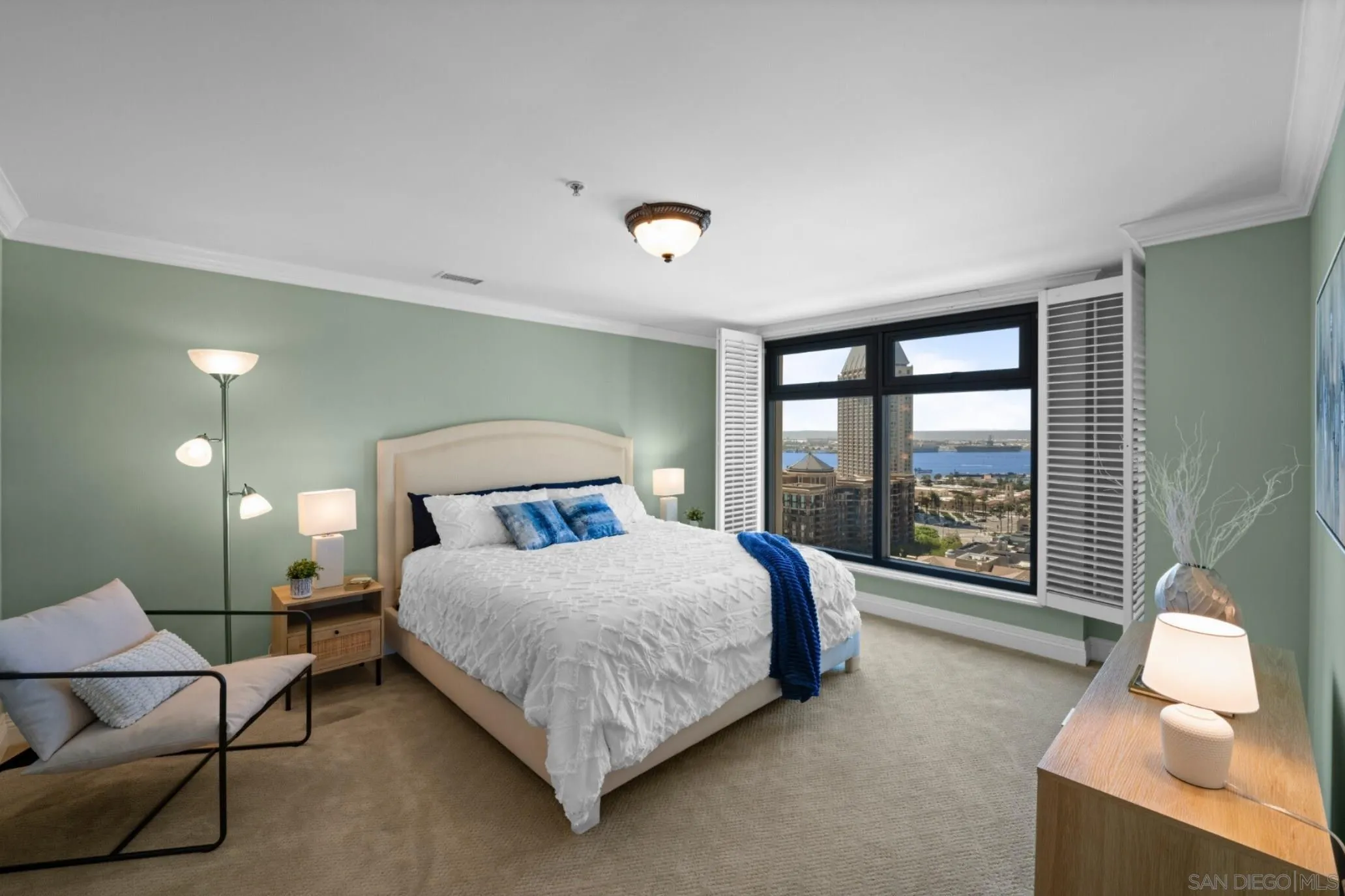 https://cdn.realtyfeed.com/cdn/127/250040270/e82e568becb6a85f2c78cb5bca29a558.webp