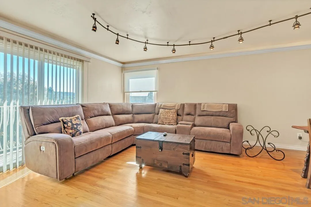 https://cdn.realtyfeed.com/cdn/127/250040274/c0a9309f431a85ee931a3fdf8c1bf1bf.webp