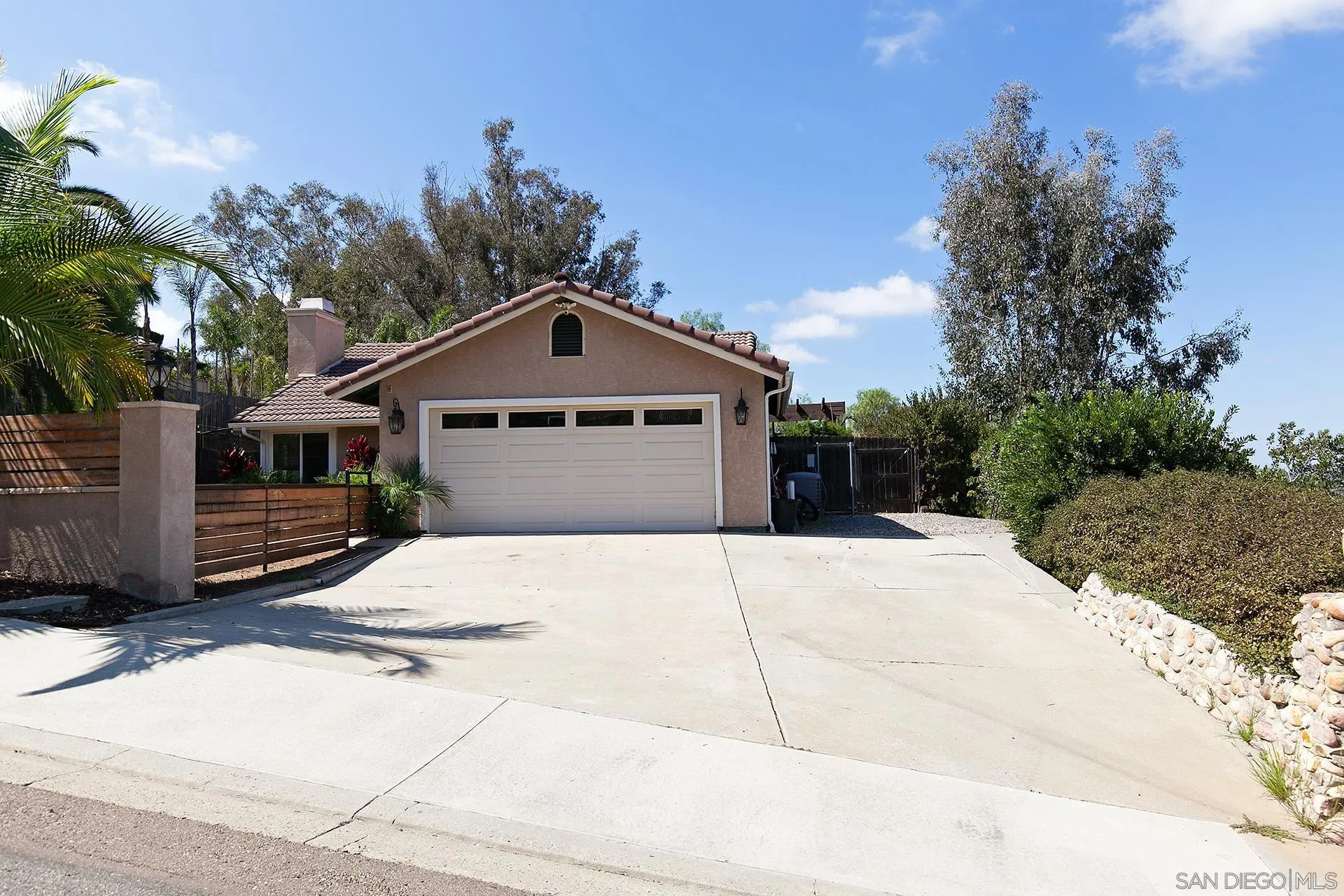 https://cdn.realtyfeed.com/cdn/127/250040276/09c5b29db966aedb74a2b3f255e7b1f6.webp