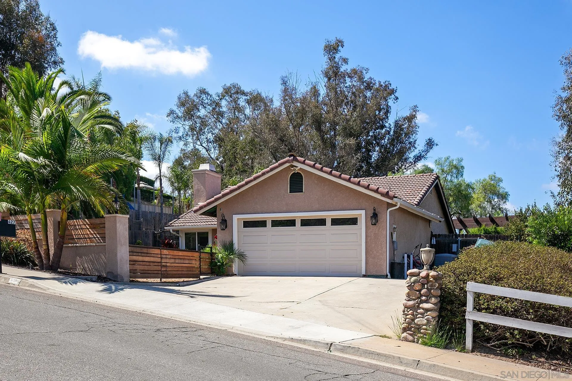 https://cdn.realtyfeed.com/cdn/127/250040276/2baa01985dcec43416f2b94b6e5fa559.webp