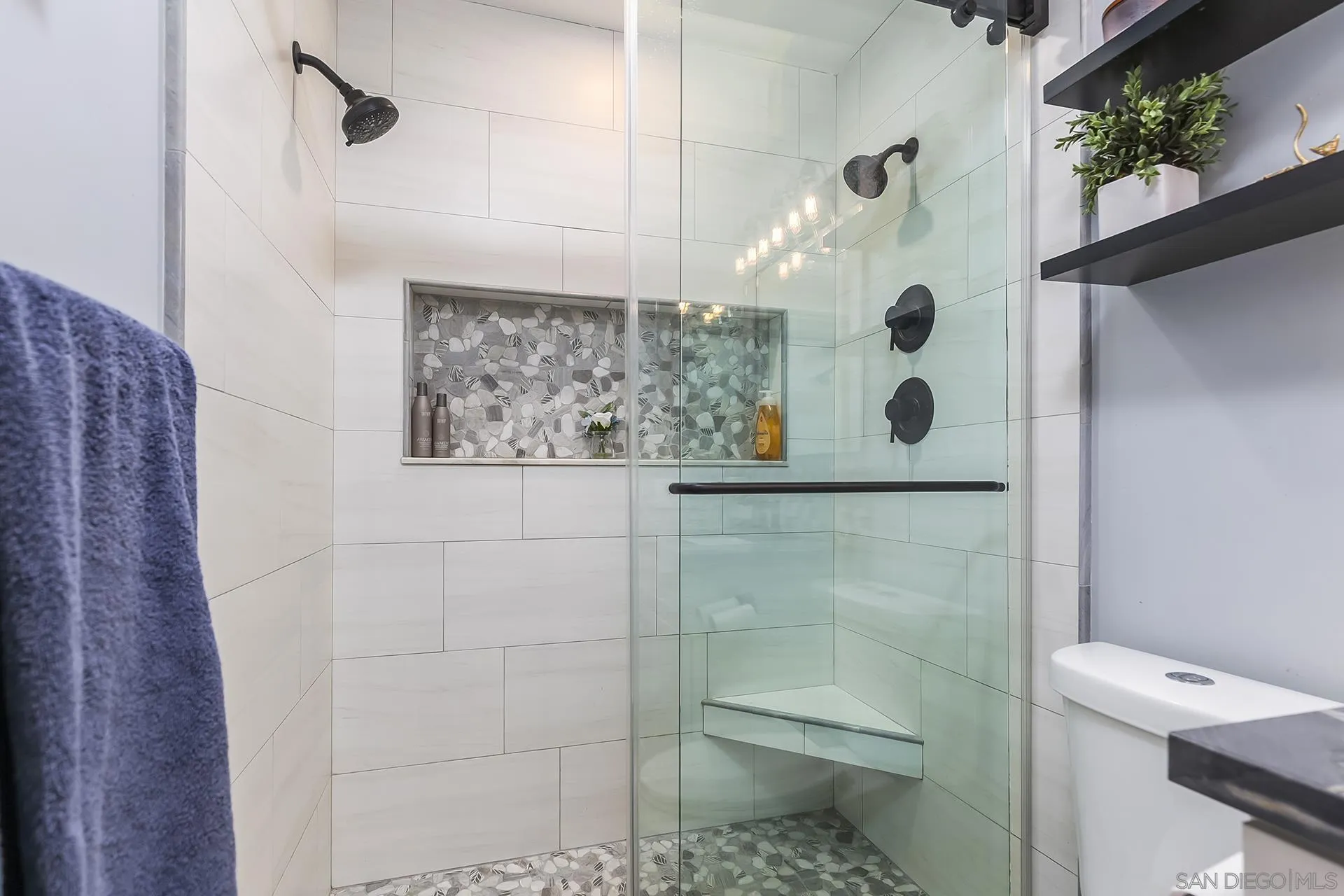 https://cdn.realtyfeed.com/cdn/127/250040276/7dec54741e6c2cb89f41b62c1ce8af3e.webp