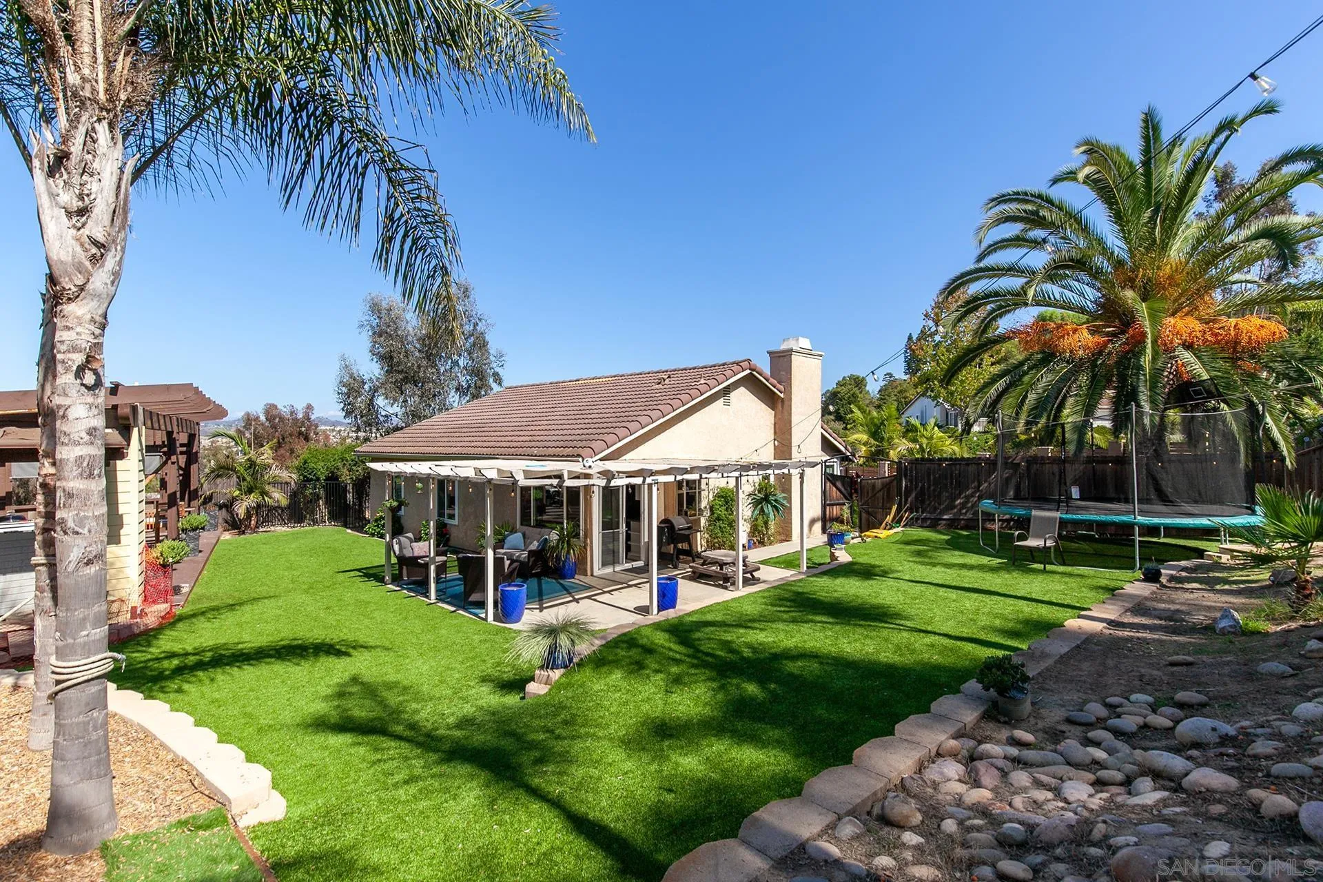 https://cdn.realtyfeed.com/cdn/127/250040276/8ef521f6c0548962a3503a7ea73d6d3f.webp