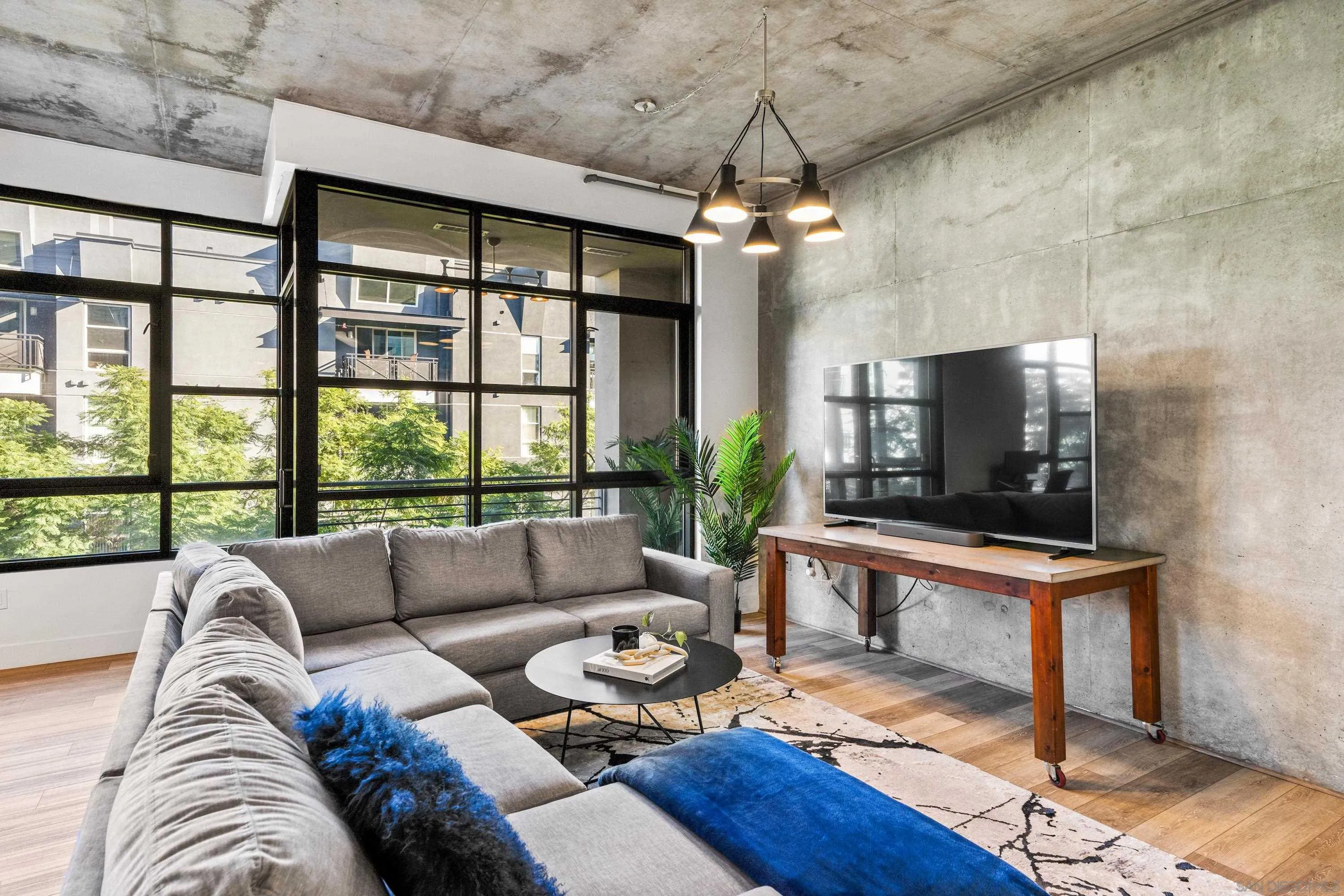 https://cdn.realtyfeed.com/cdn/127/250040297/3678b512d4f730e7ed76bfefd32b3406.webp