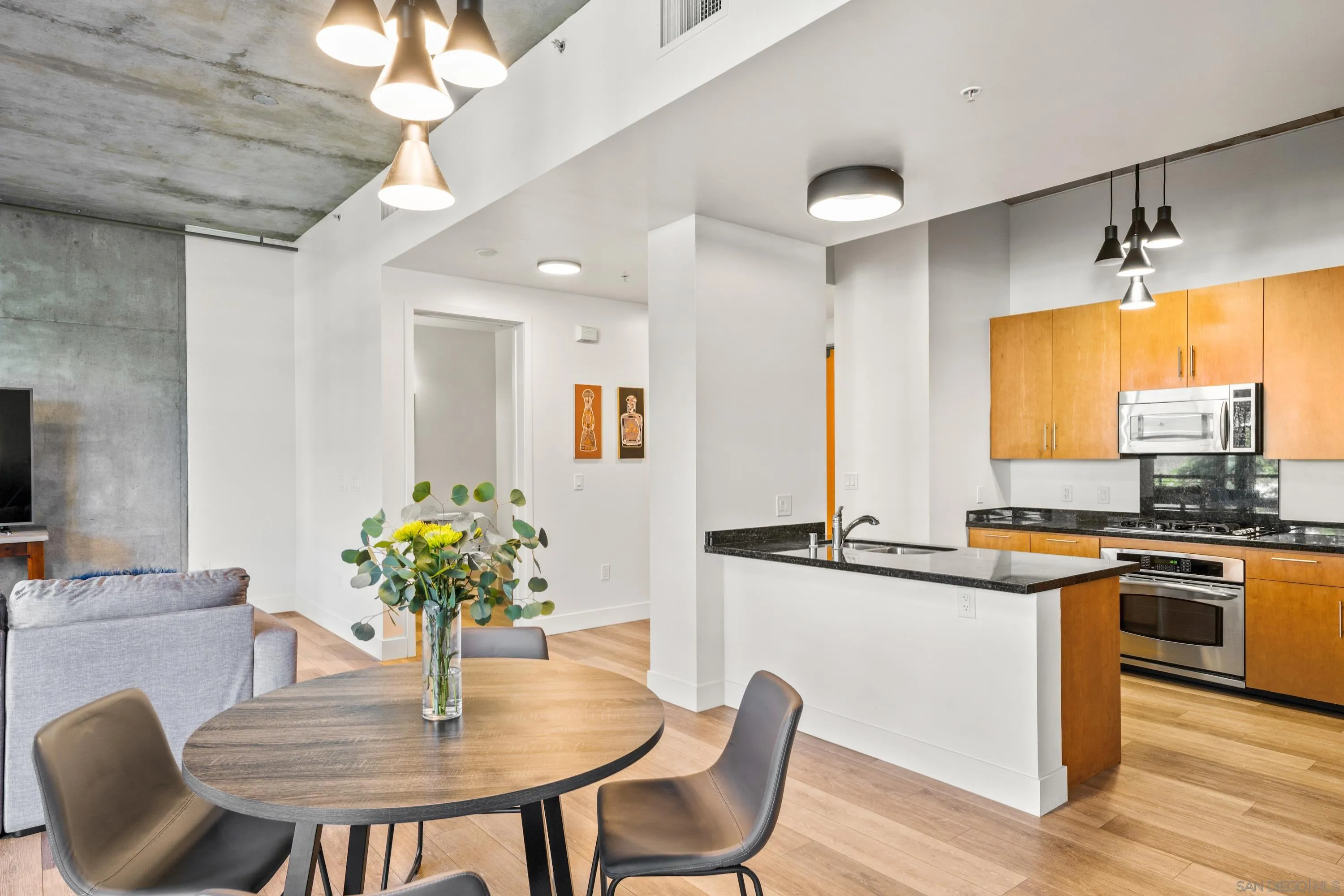 Photo #4: 250040297 Listing: Photo #4