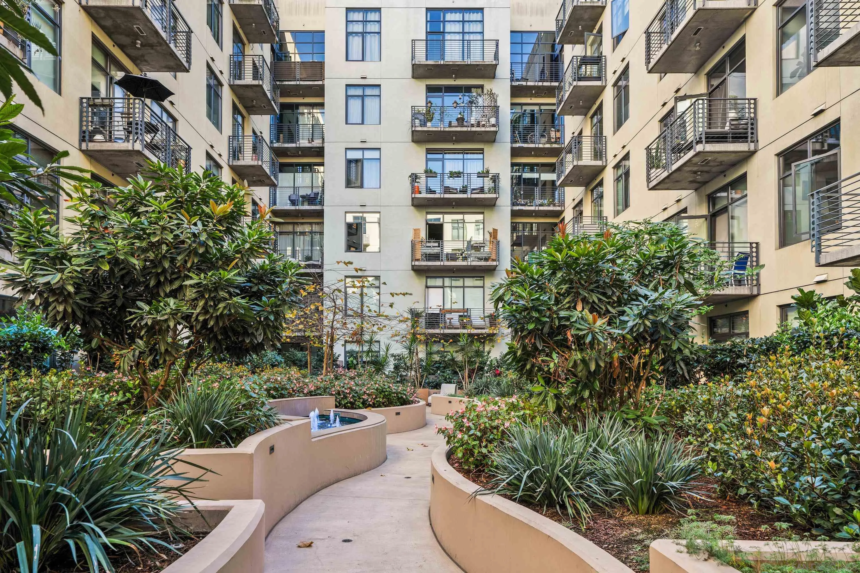 https://cdn.realtyfeed.com/cdn/127/250040297/916a149e8f0040a9dbe3c10cd06883f4.webp