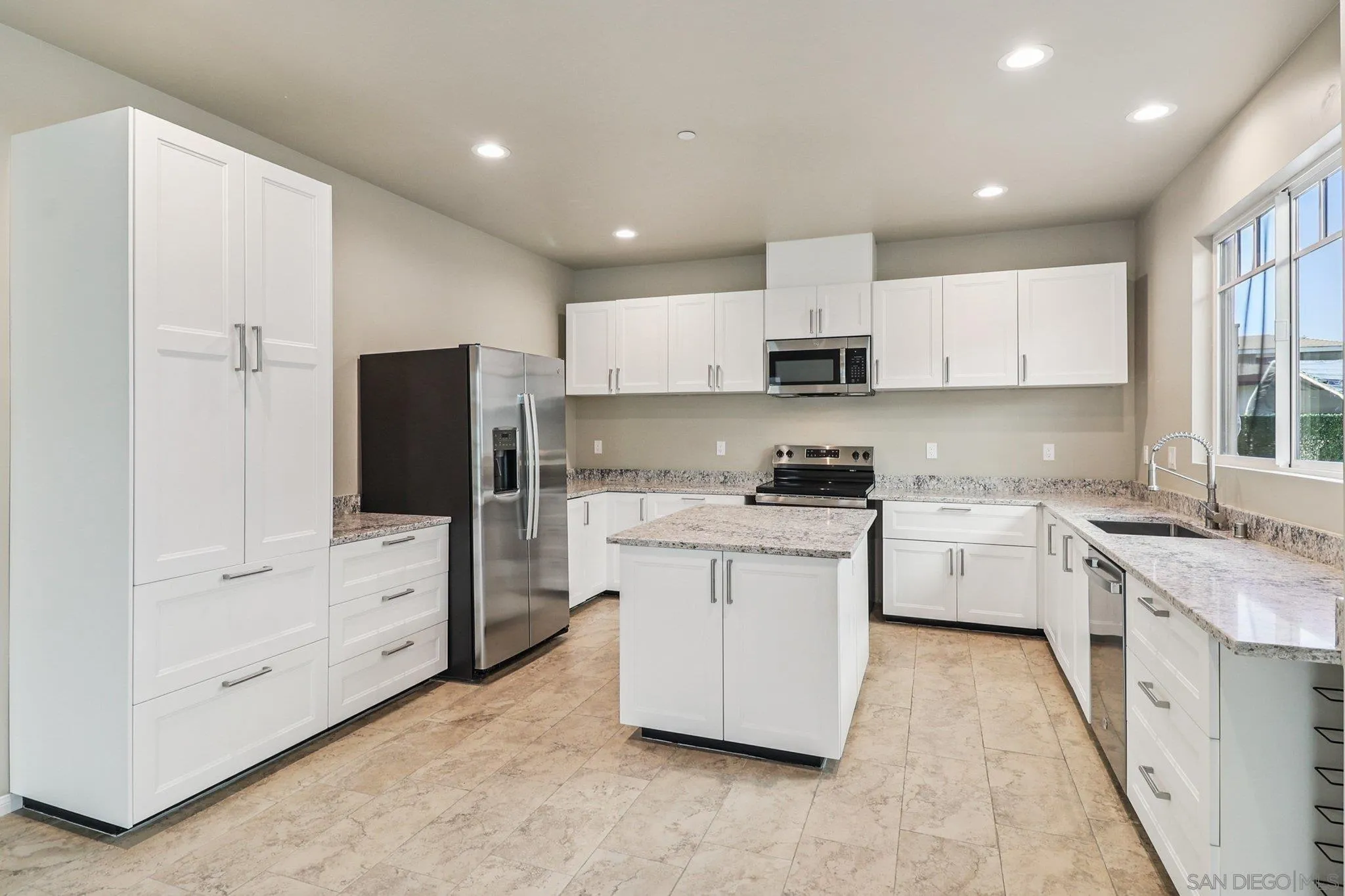 https://cdn.realtyfeed.com/cdn/127/250040301/23048019f43f10b1cd6c7057a0bd26b0.webp