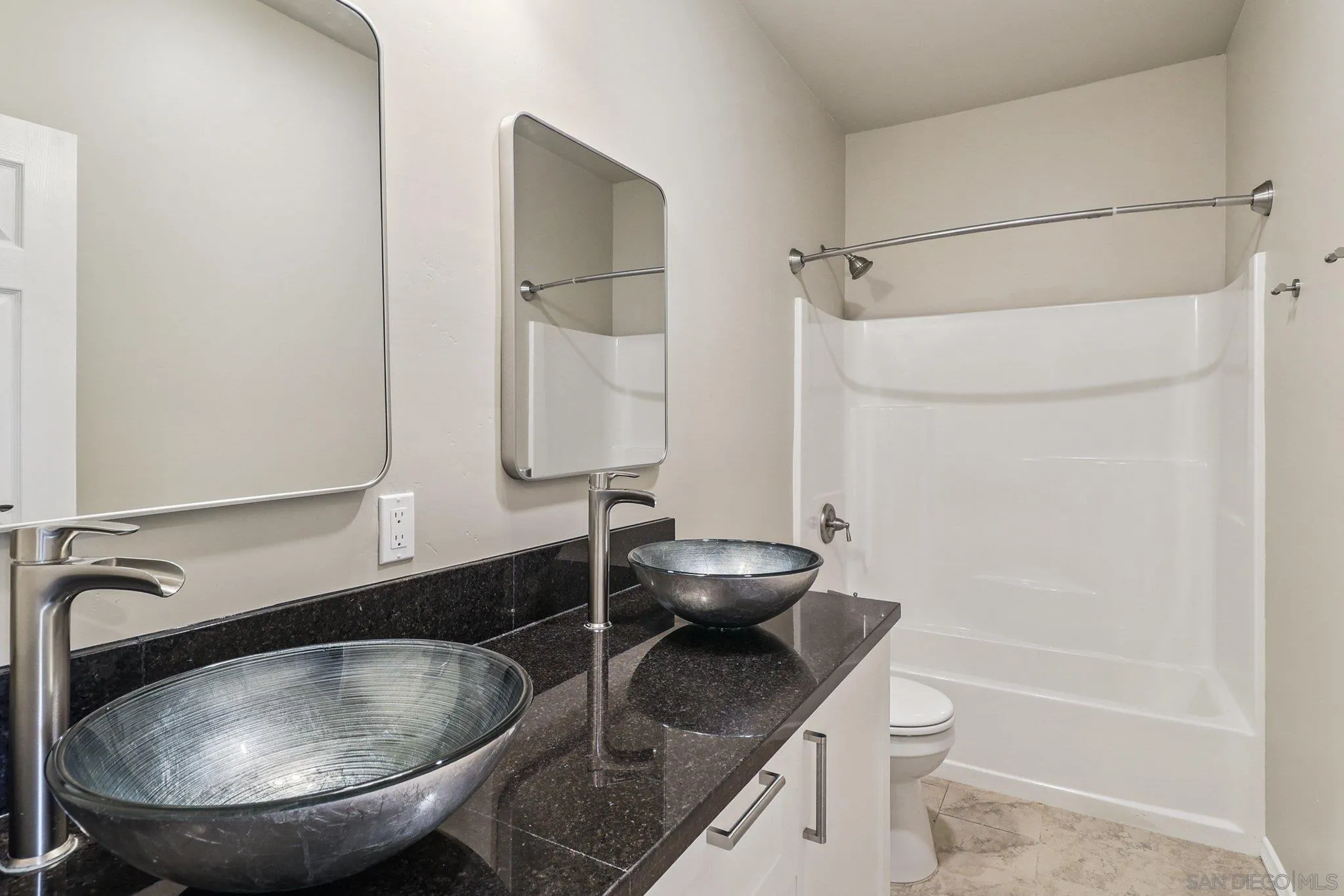 https://cdn.realtyfeed.com/cdn/127/250040301/2939958c423e2f19f88b35d9b99998f0.webp
