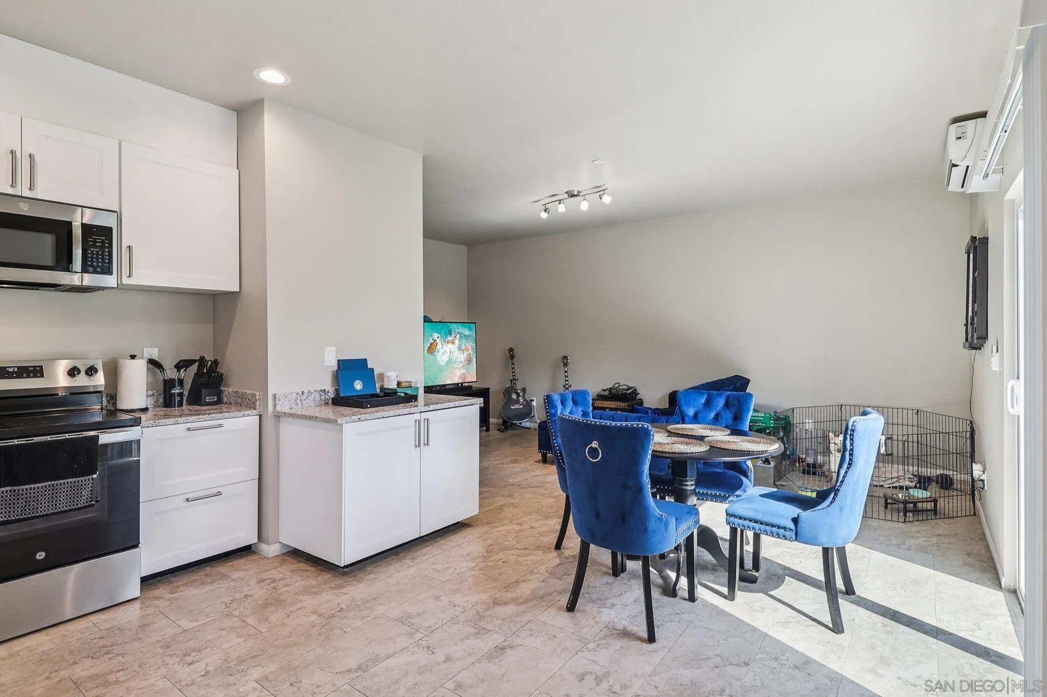 https://cdn.realtyfeed.com/cdn/127/250040301/5b9c3324bbb9c0b36bdaa352fbf0638a.webp