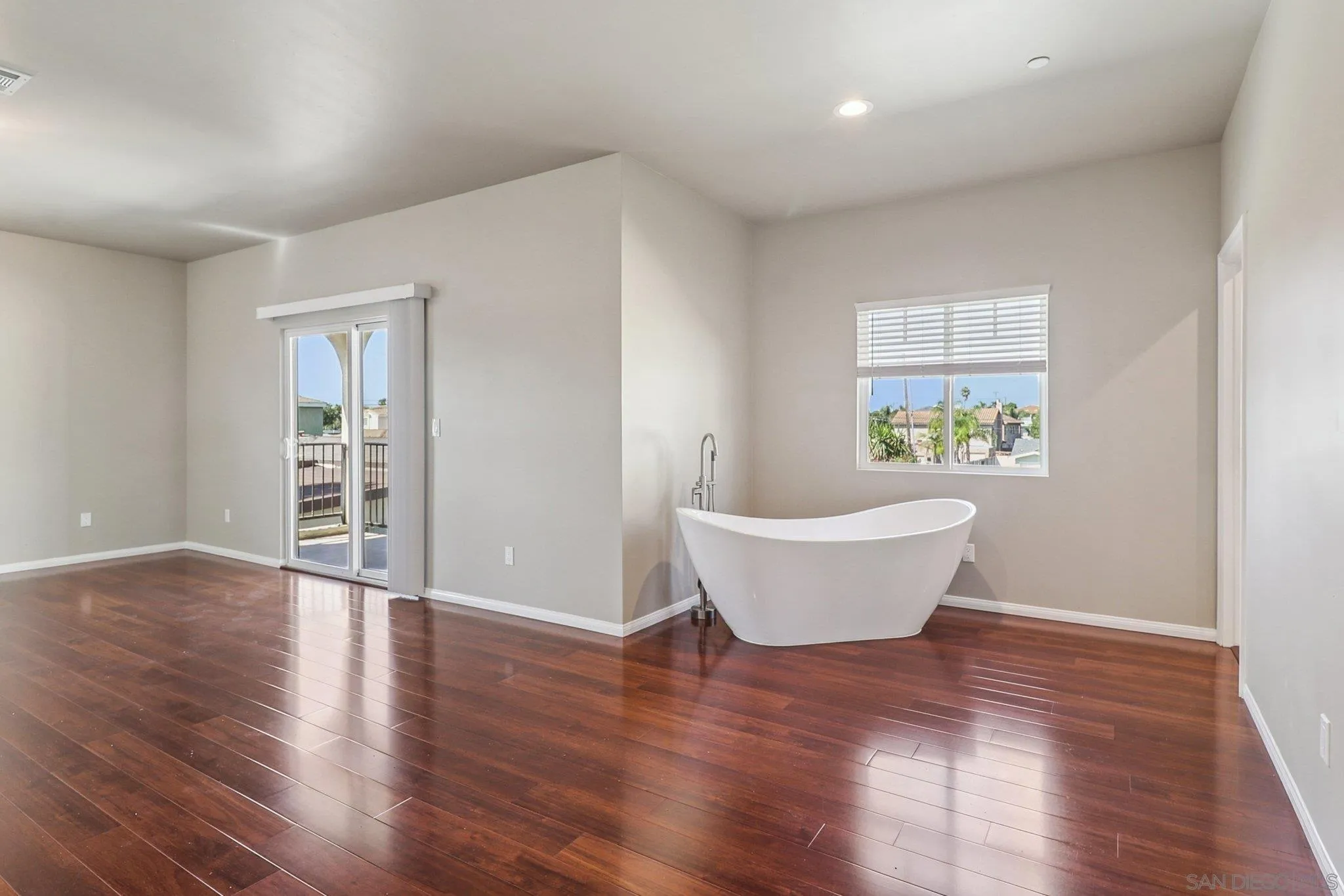 https://cdn.realtyfeed.com/cdn/127/250040301/60a2c35aa5e1cdca9525dea964e785bf.webp