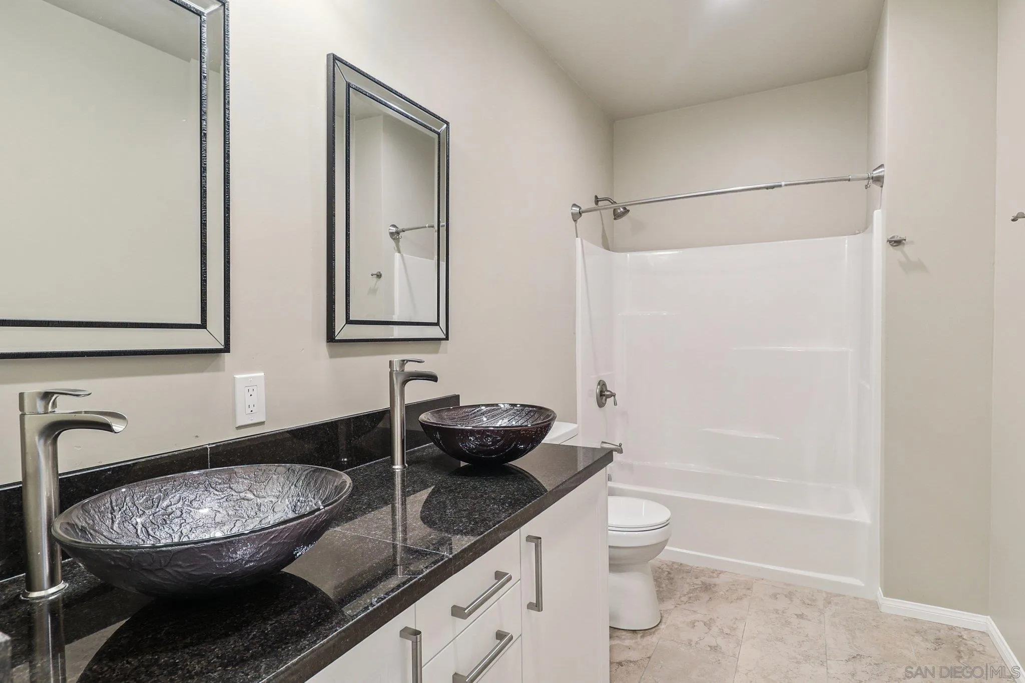 https://cdn.realtyfeed.com/cdn/127/250040301/681c298db4e5110ff2bf2bc79f39c431.webp