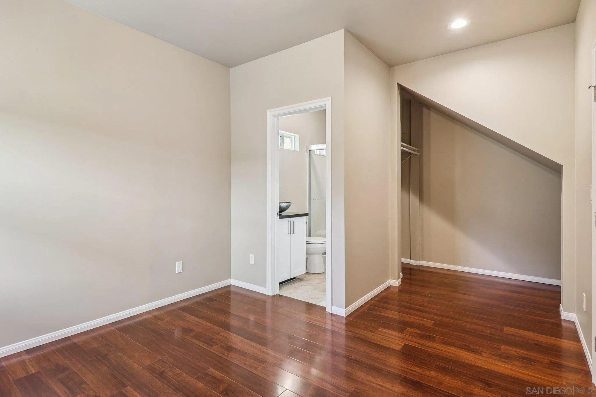 https://cdn.realtyfeed.com/cdn/127/250040301/782ca569e4e7ca86cd95df2ffe0c6545.webp