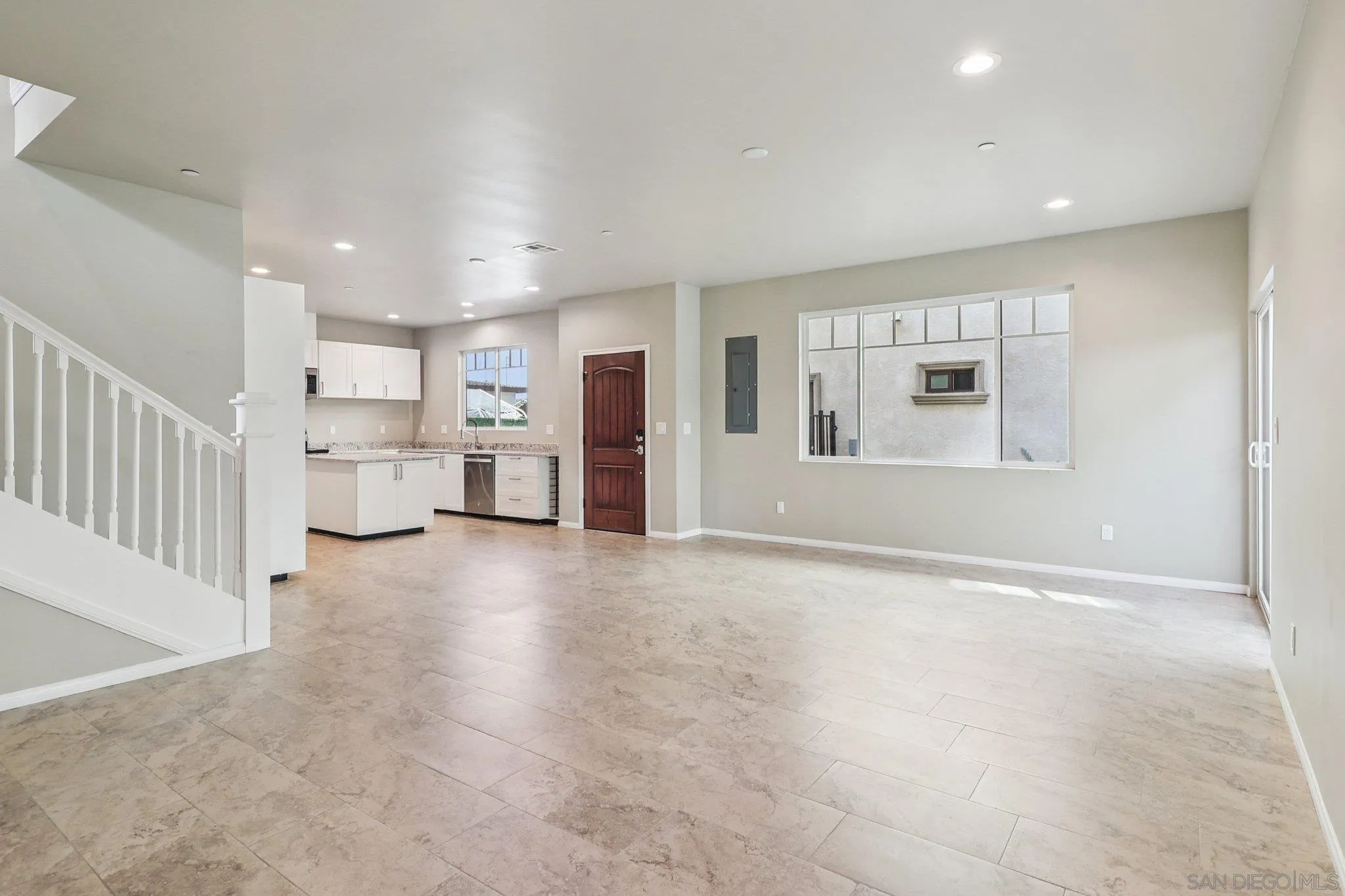 https://cdn.realtyfeed.com/cdn/127/250040301/fdbb8c962f3184fda9372bd0f40a332f.webp