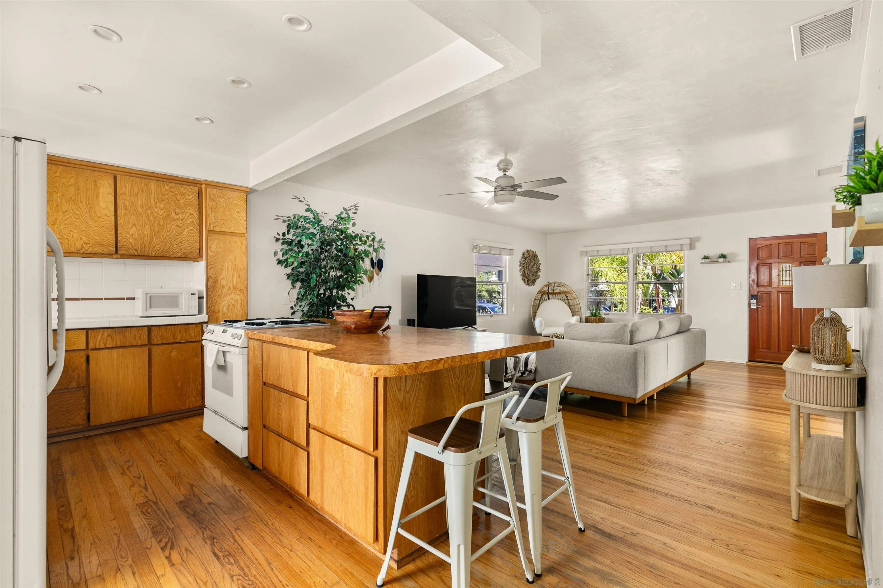 https://cdn.realtyfeed.com/cdn/127/250040302/8cd39cc0036698b7b9178589f9575a64.webp
