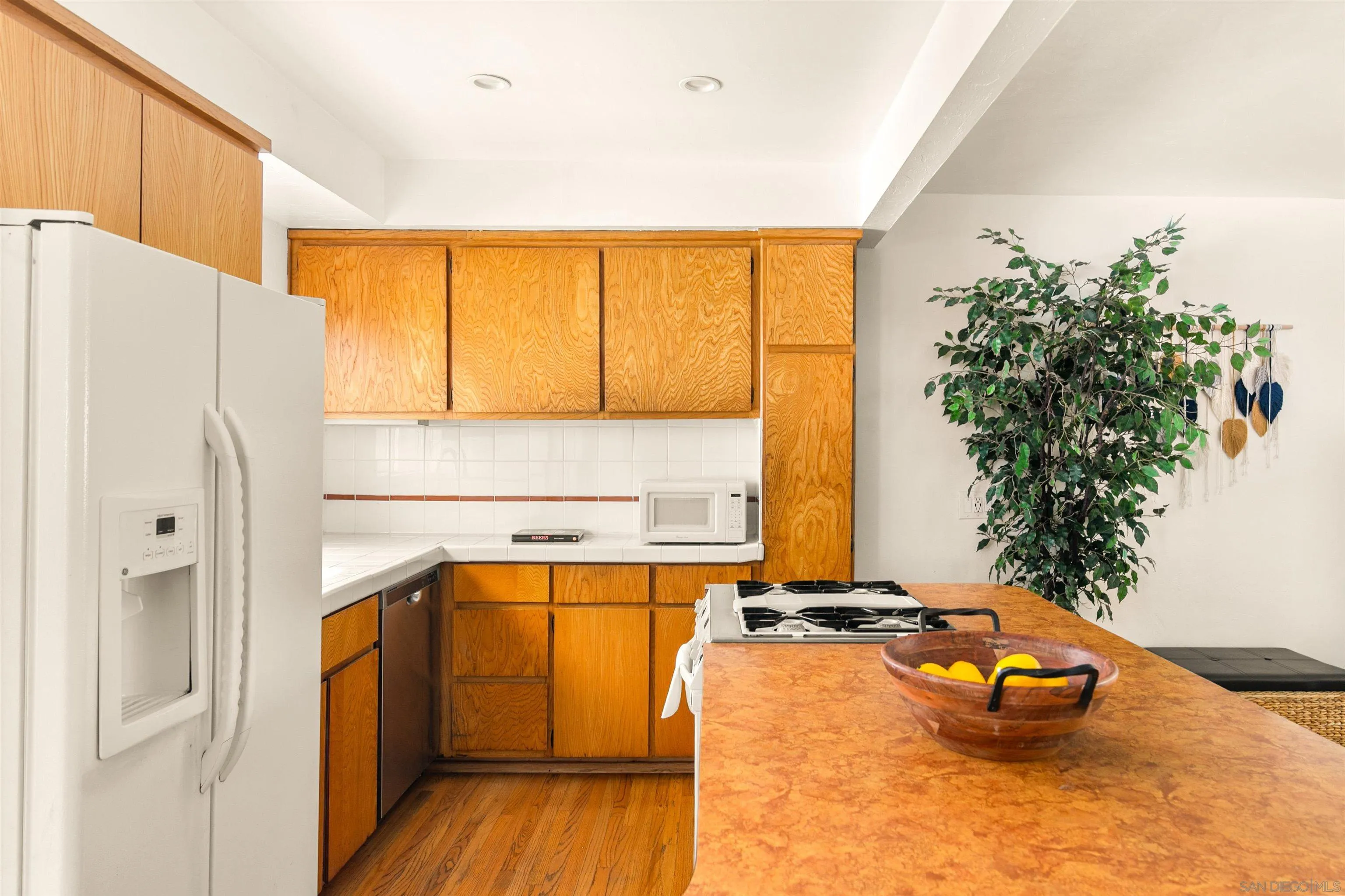https://cdn.realtyfeed.com/cdn/127/250040302/ae03fef40e9d7a5f119f4dd3f154c12c.webp