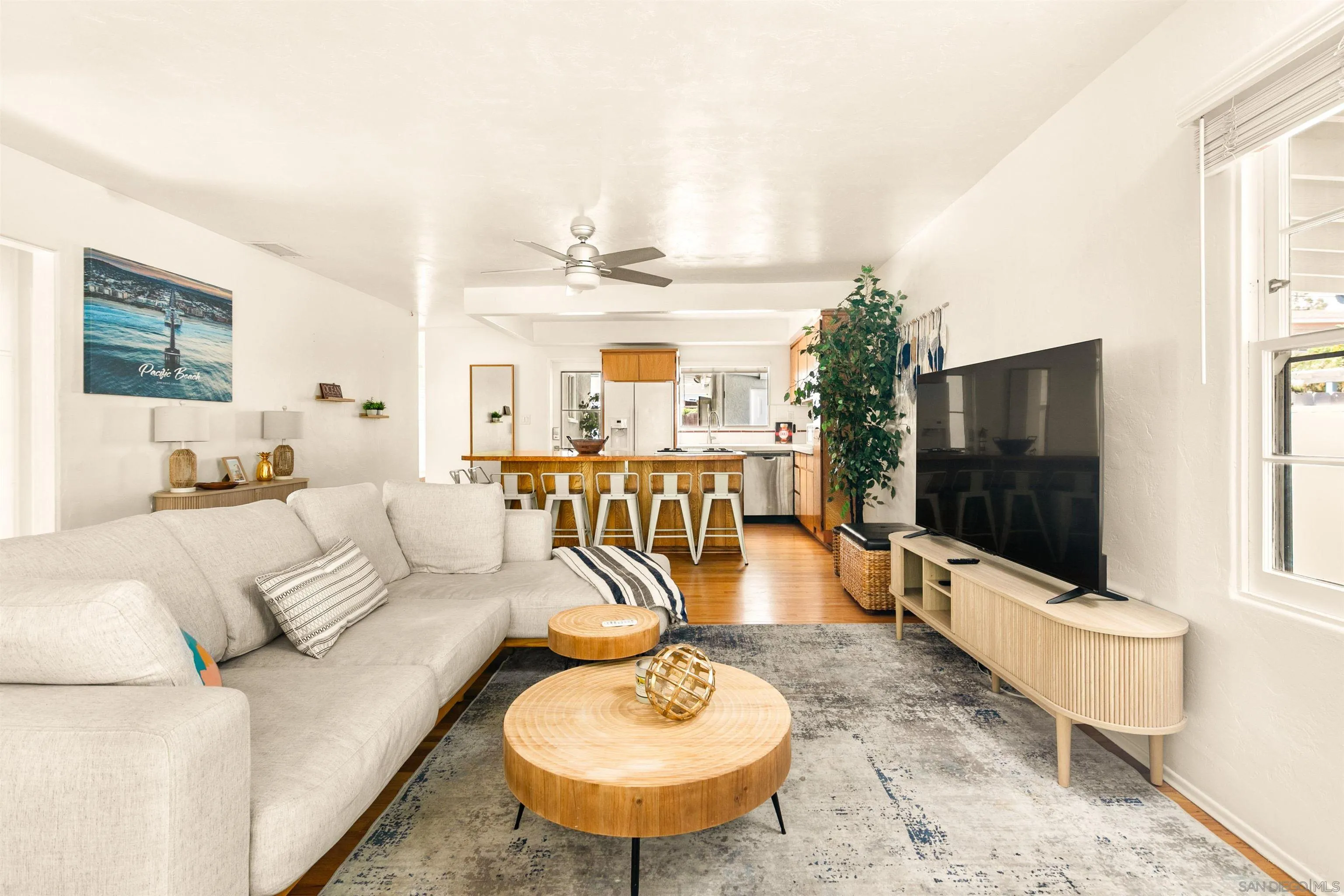 https://cdn.realtyfeed.com/cdn/127/250040302/fe1c1b9f9c8be7c7a554e8a5be88adb4.webp