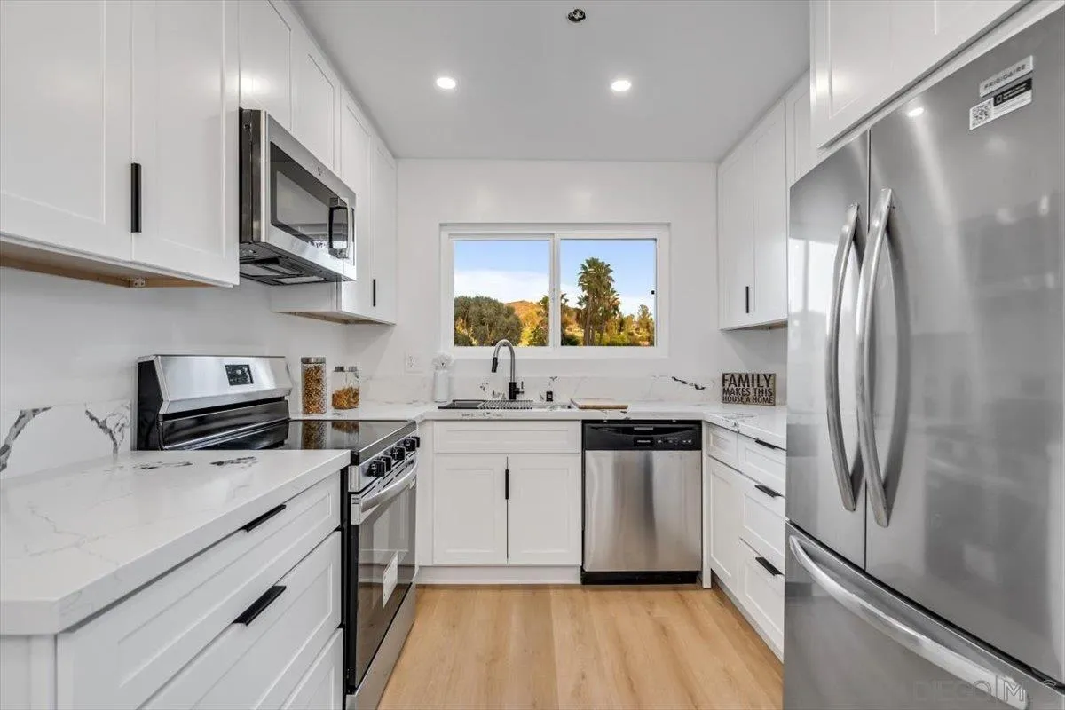 https://cdn.realtyfeed.com/cdn/127/250040306/ef3178f9569b4e26372e6e358934dbea.webp