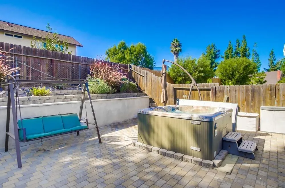 https://cdn.realtyfeed.com/cdn/127/250040310/2df23f37f6b83ba8ad6e7426fd5c2c1c.webp