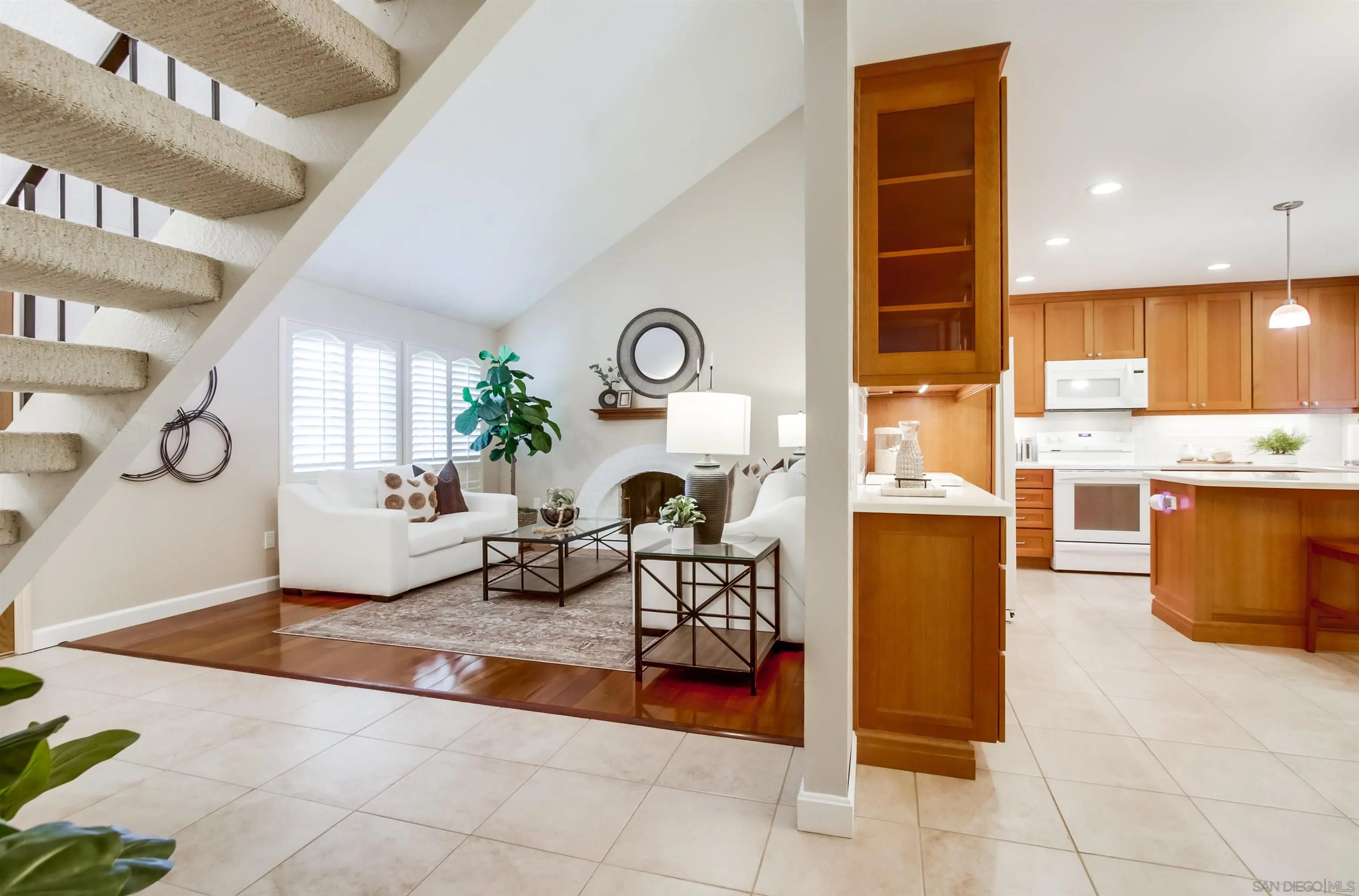 https://cdn.realtyfeed.com/cdn/127/250040310/564c92e59bbe5fda9dc18d5f18ade4e2.webp