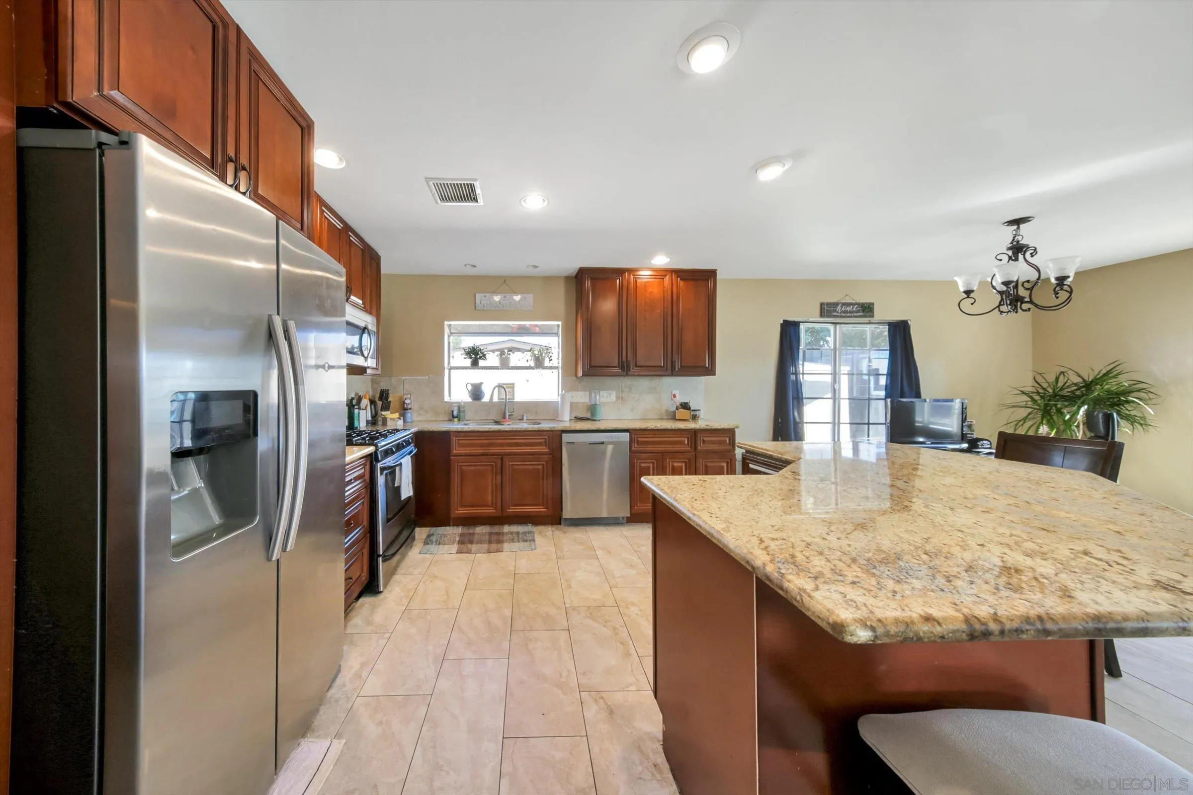 https://cdn.realtyfeed.com/cdn/127/250040311/4c0ff7319b7e41ac373e5e94bbe8cbcc.webp