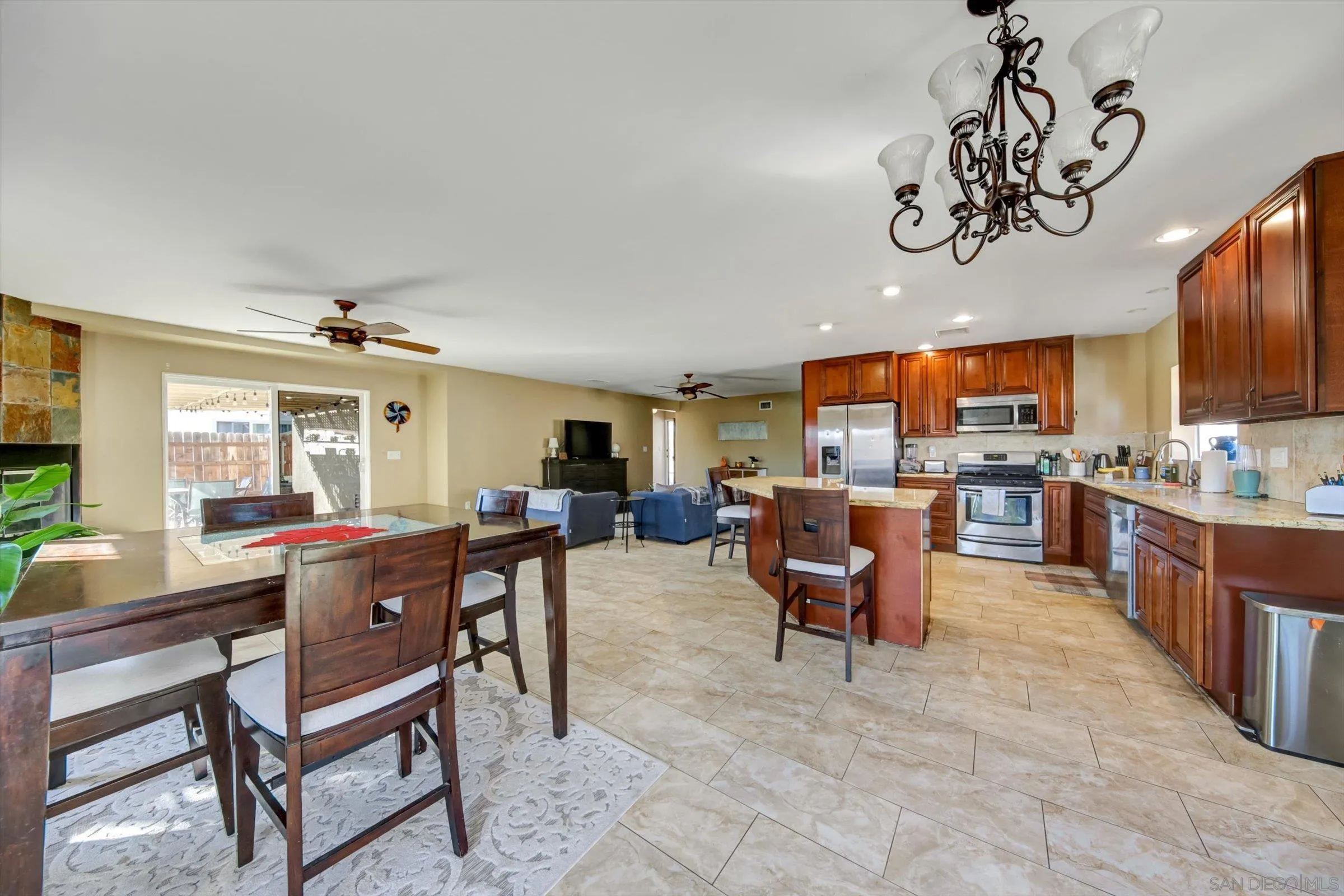 https://cdn.realtyfeed.com/cdn/127/250040311/630ad03ea01ffbc01bb1d0f1d2ccdba2.webp