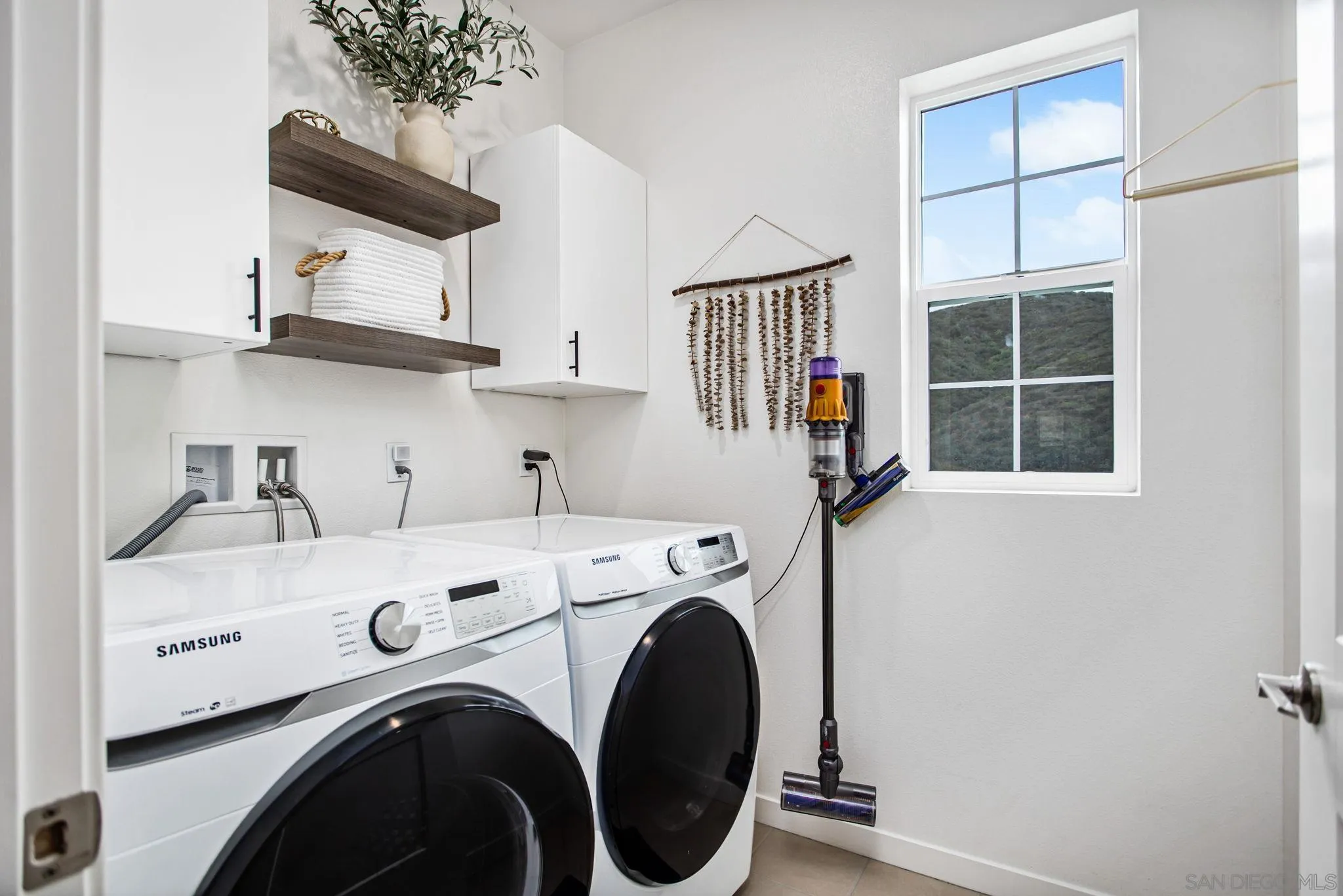 https://cdn.realtyfeed.com/cdn/127/250040321/6af366397cd6090079d3c4cd7af50df6.webp
