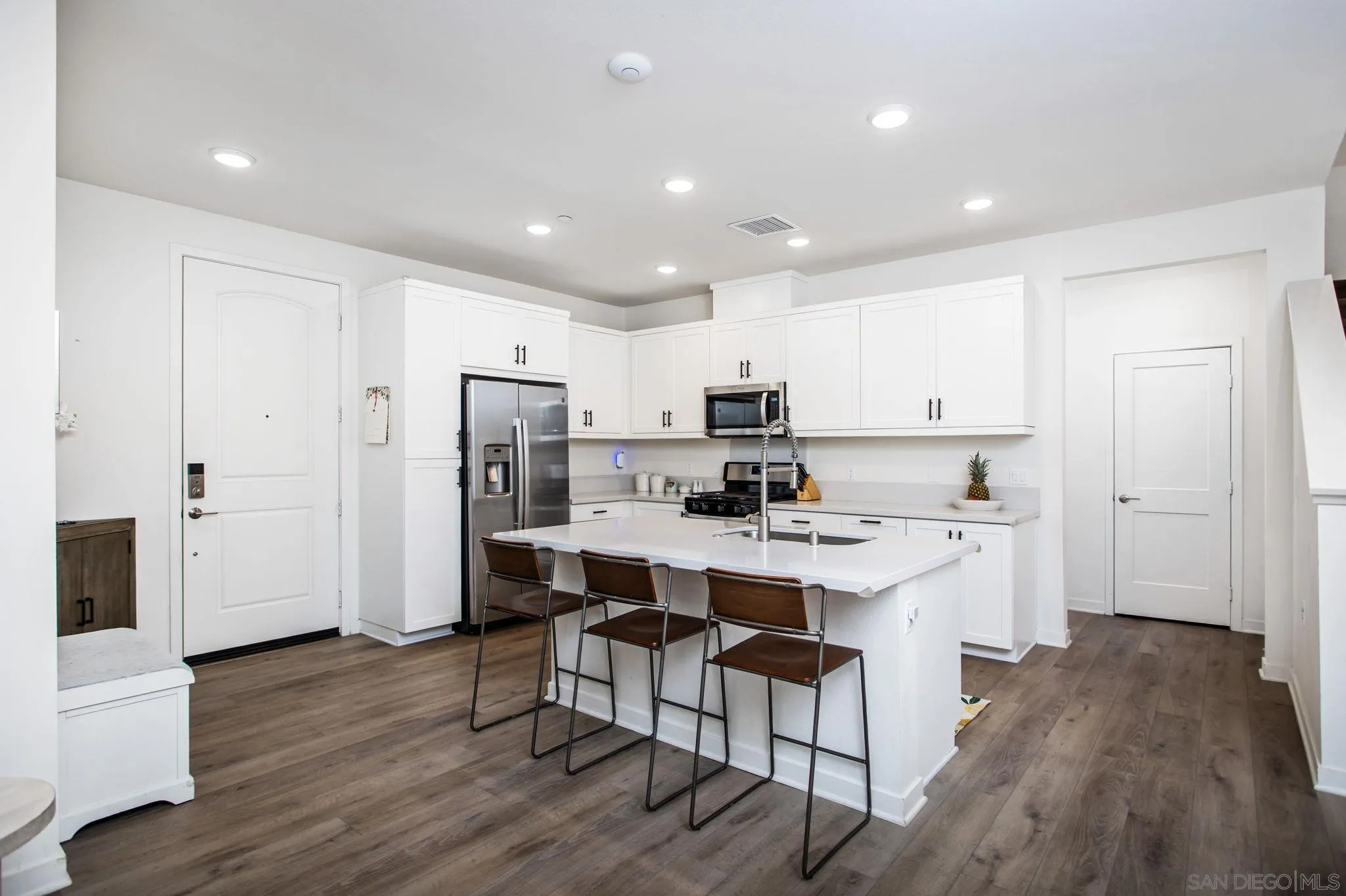 https://cdn.realtyfeed.com/cdn/127/250040321/99ef4fb8b845674a42e13e2b99829b55.webp