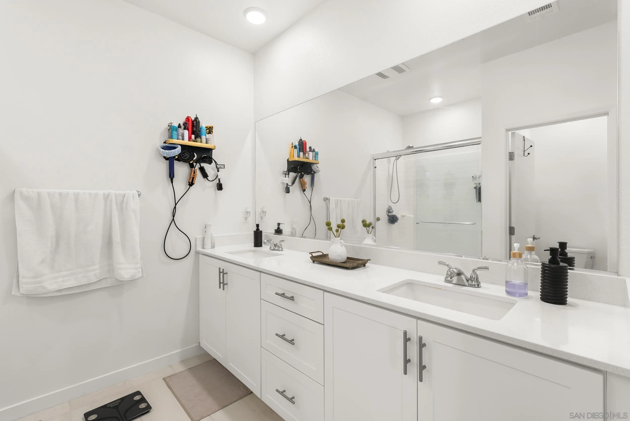 https://cdn.realtyfeed.com/cdn/127/250040324/645f1d38b9f8f61485276f56a965898d.webp