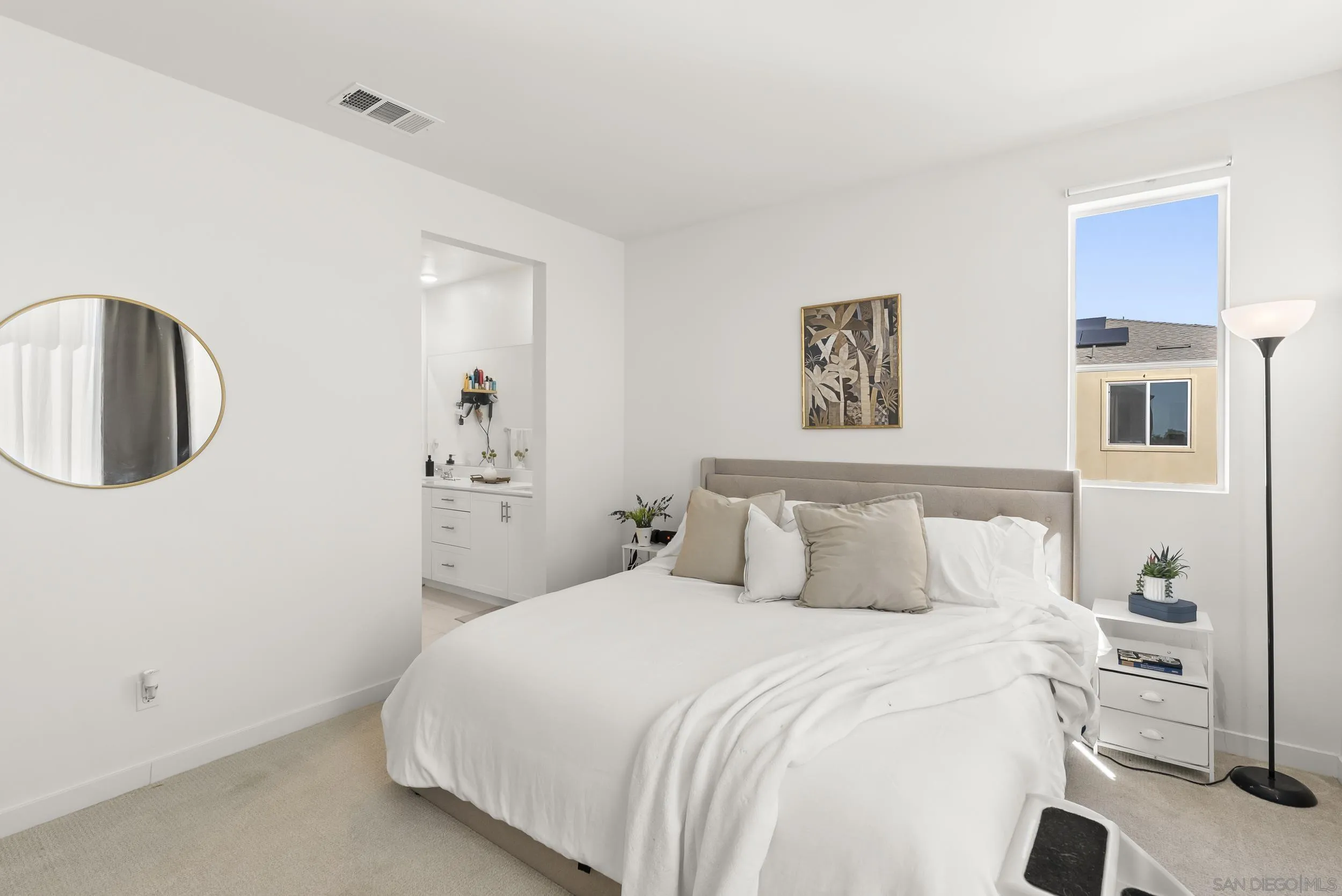 https://cdn.realtyfeed.com/cdn/127/250040324/b4c5e845e4bb171da784ca9ea12fd4e8.webp