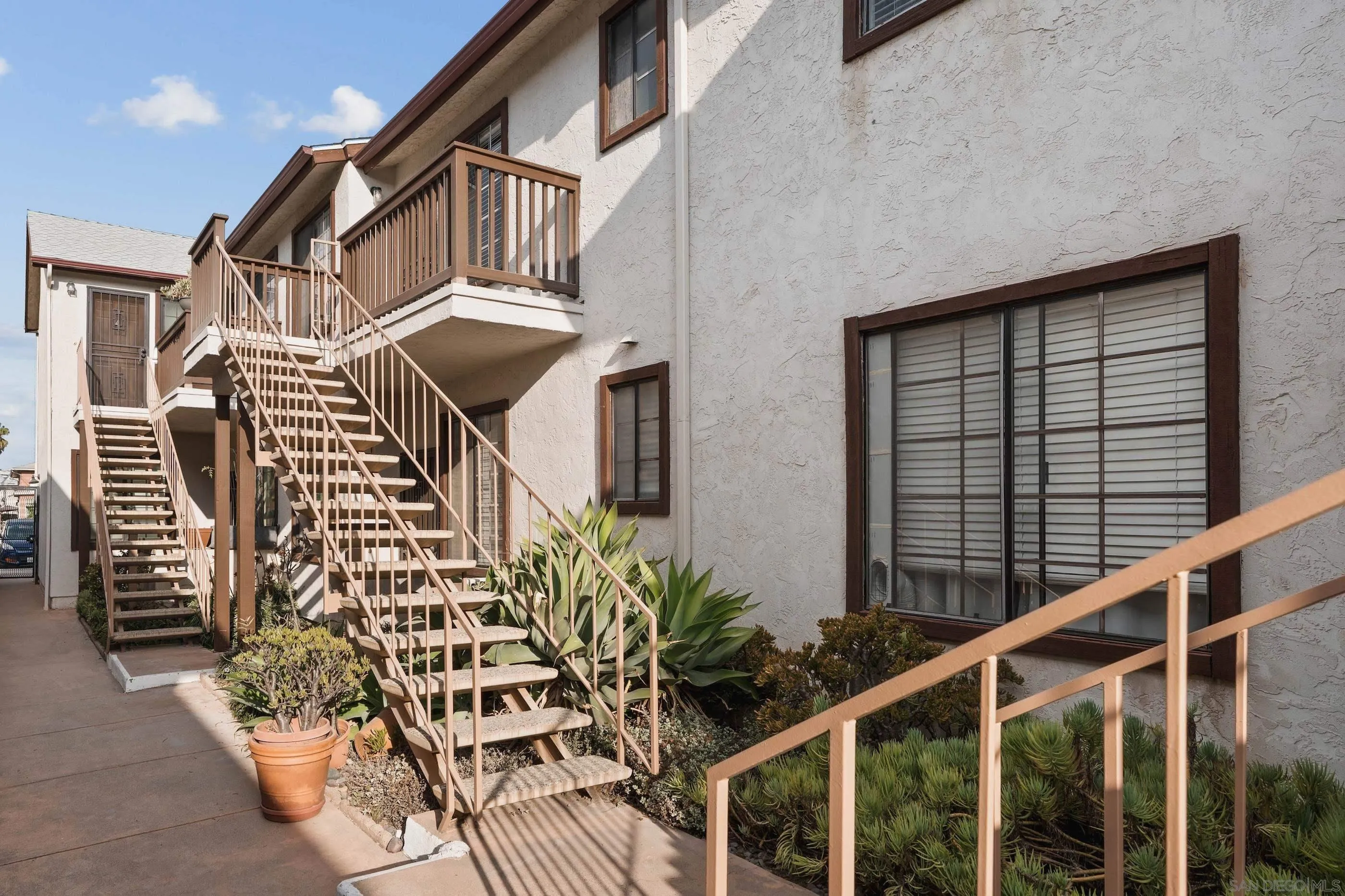 https://cdn.realtyfeed.com/cdn/127/250040345/72daa55f0f2183b68f0cb392738c34d1.webp