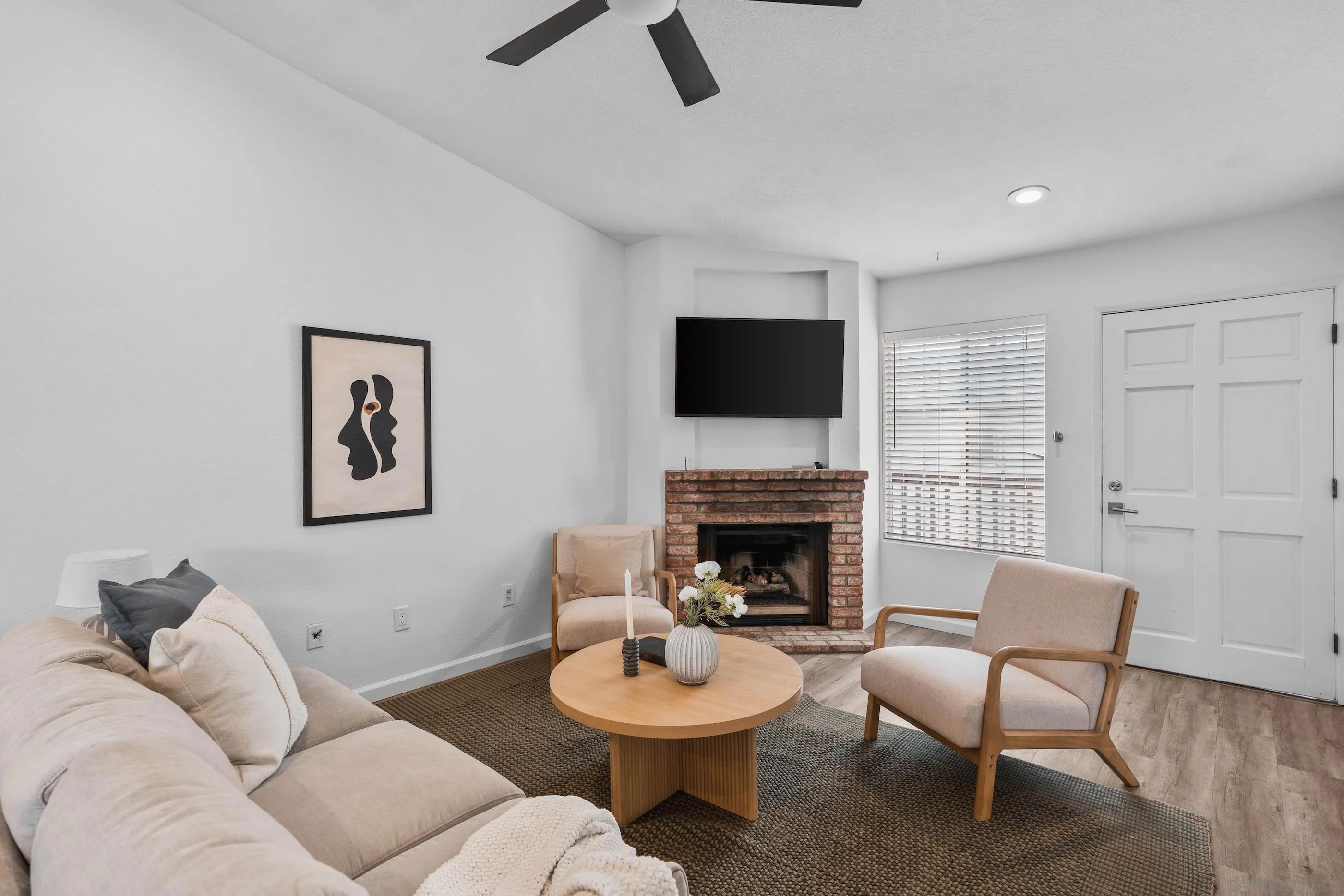 https://cdn.realtyfeed.com/cdn/127/250040345/ed01fc0524a71bb6cb9a091eeab8f41e.webp