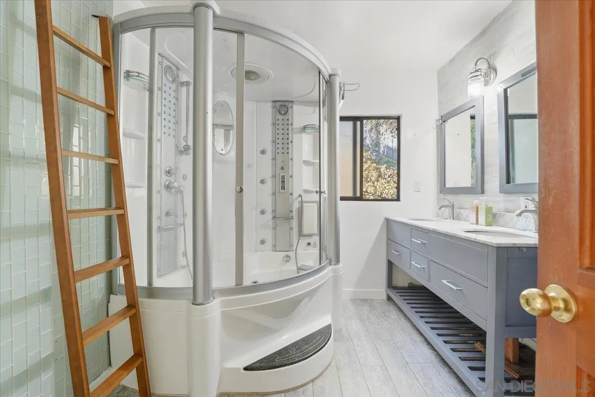https://cdn.realtyfeed.com/cdn/127/250040348/6b2f2d221b740b589ae8457d66996405.webp