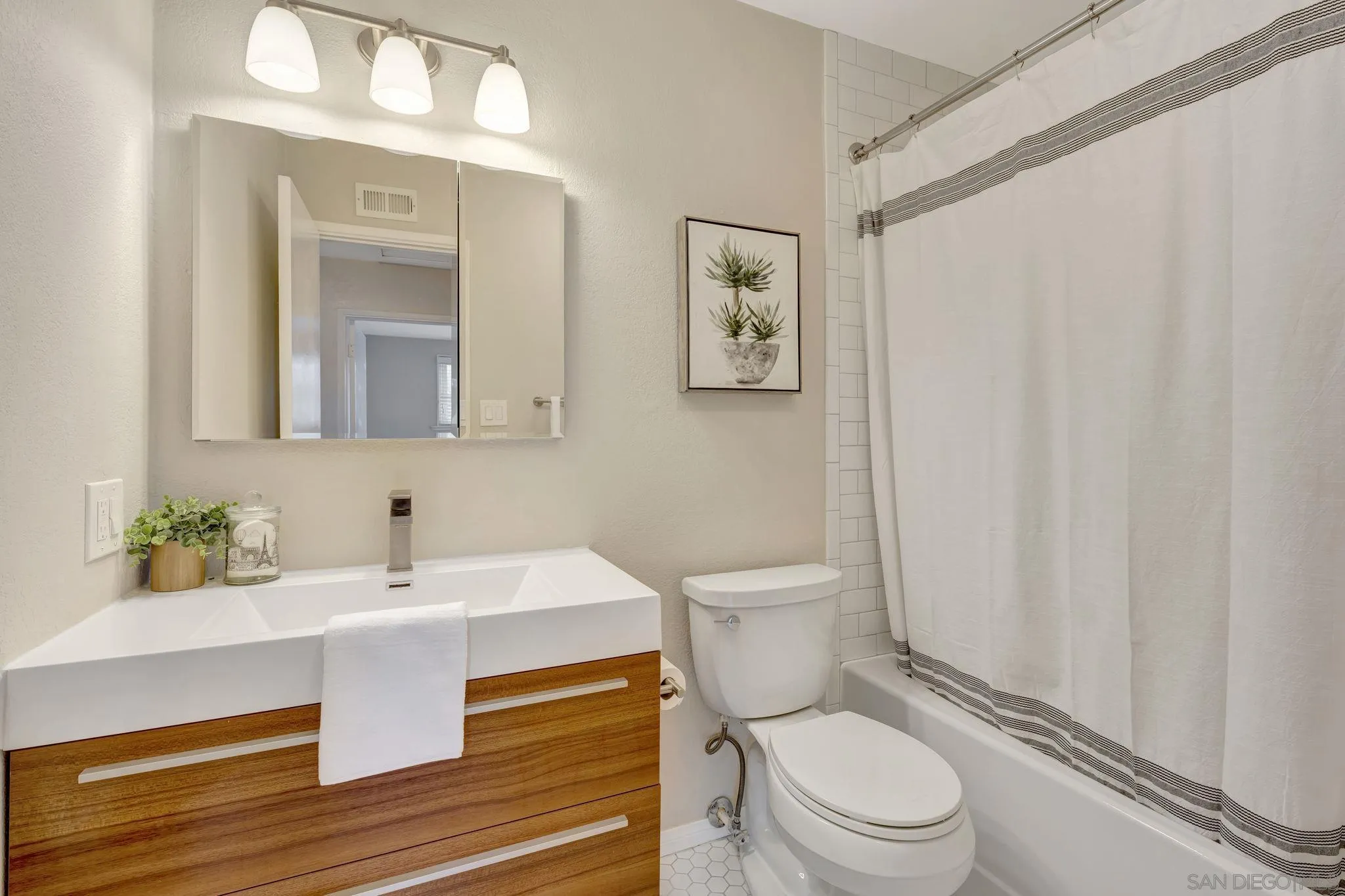 https://cdn.realtyfeed.com/cdn/127/250040349/3f6b17ced02fef33b3a79cb0a39a8732.webp