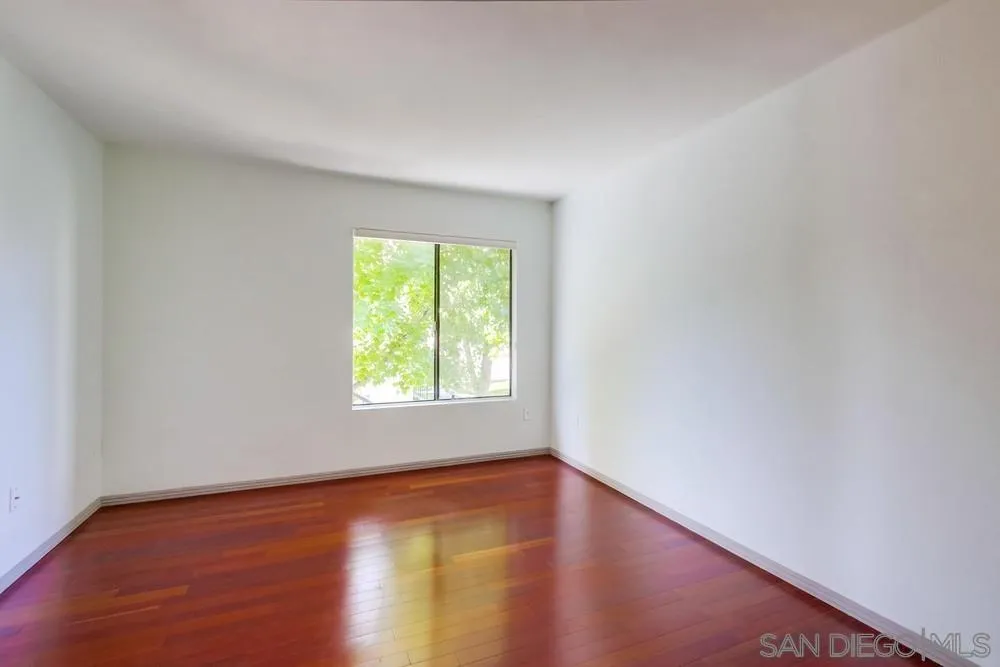 https://cdn.realtyfeed.com/cdn/127/250040355/e3477bbf50d1db2de76f12d3821b88bc.webp