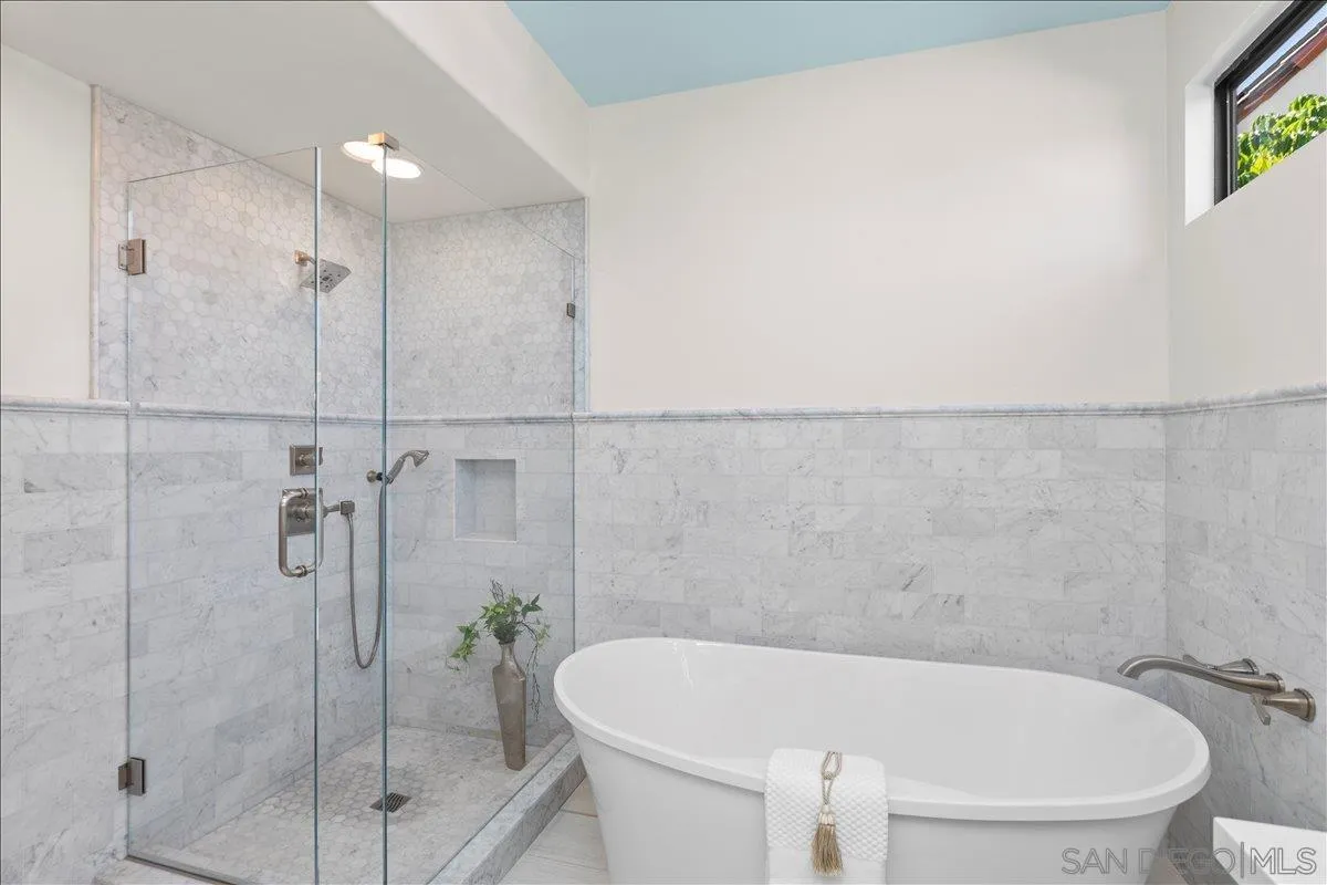 https://cdn.realtyfeed.com/cdn/127/250040358/36aeef5d76ff95802b510afd0147ff2b.webp