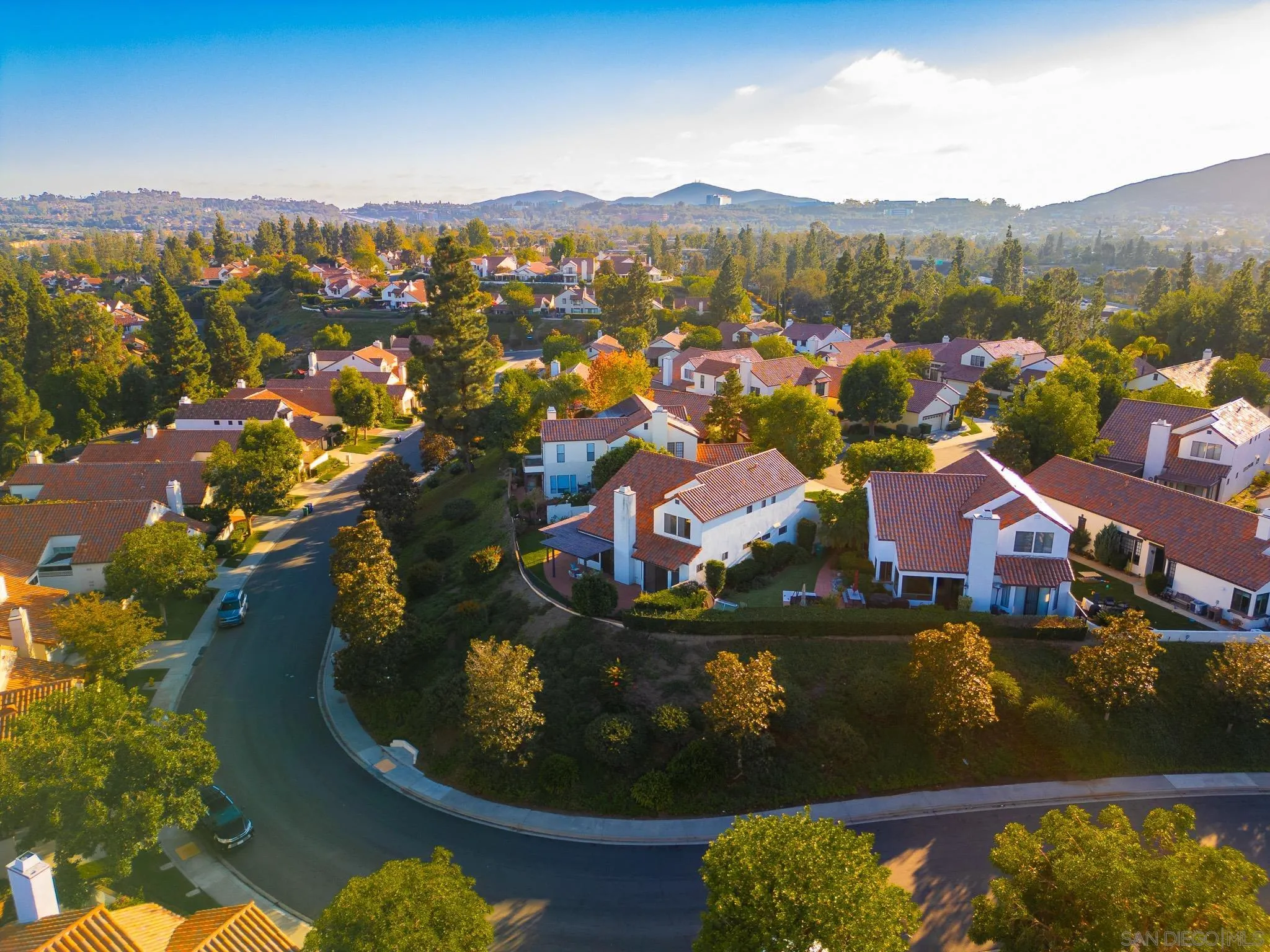 https://cdn.realtyfeed.com/cdn/127/250040358/7cc701a41b8a788bf4d6c15eece3497f.webp