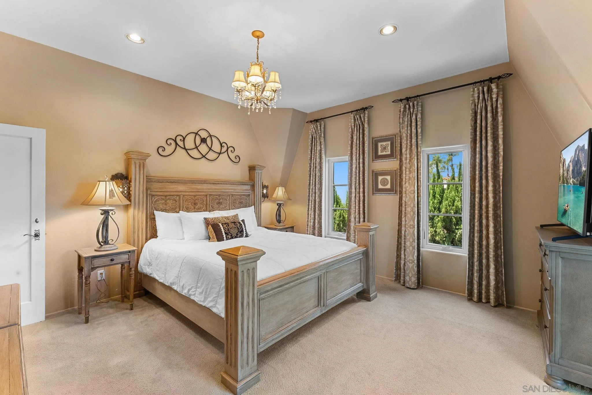 https://cdn.realtyfeed.com/cdn/127/250040360/26ae1b7a3e56caf483bc942c6312d0e1.webp