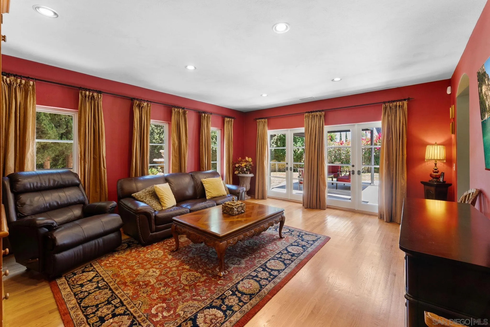 https://cdn.realtyfeed.com/cdn/127/250040360/36a18f75863639353173cd0675e91e7e.webp