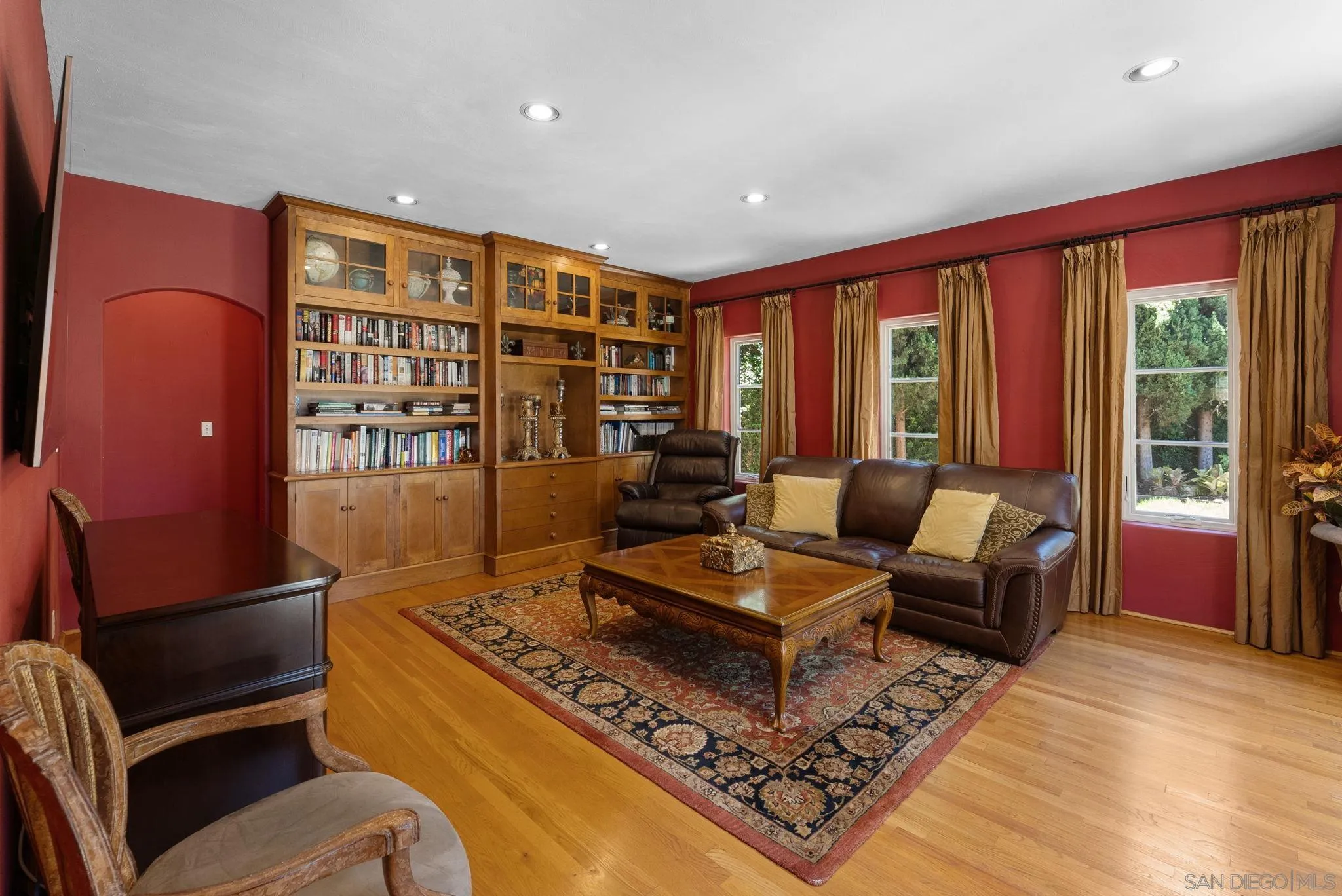 https://cdn.realtyfeed.com/cdn/127/250040360/3a8266d3adfd89703d4ecbb6e9c2983a.webp