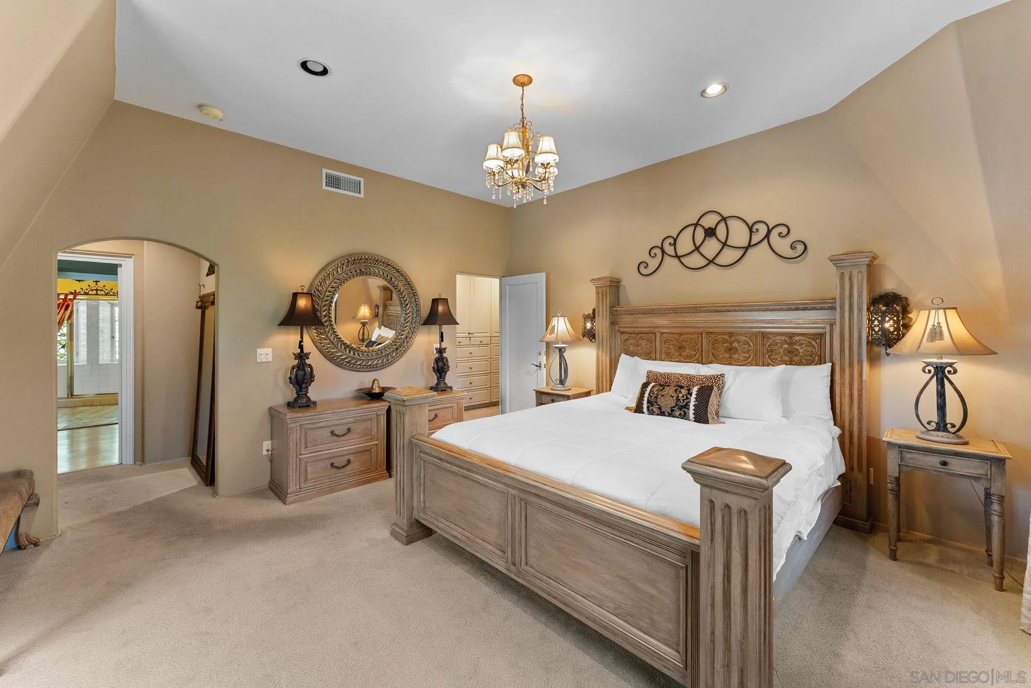 https://cdn.realtyfeed.com/cdn/127/250040360/6c86cb05728aa73a22ac29e72f73a00c.webp