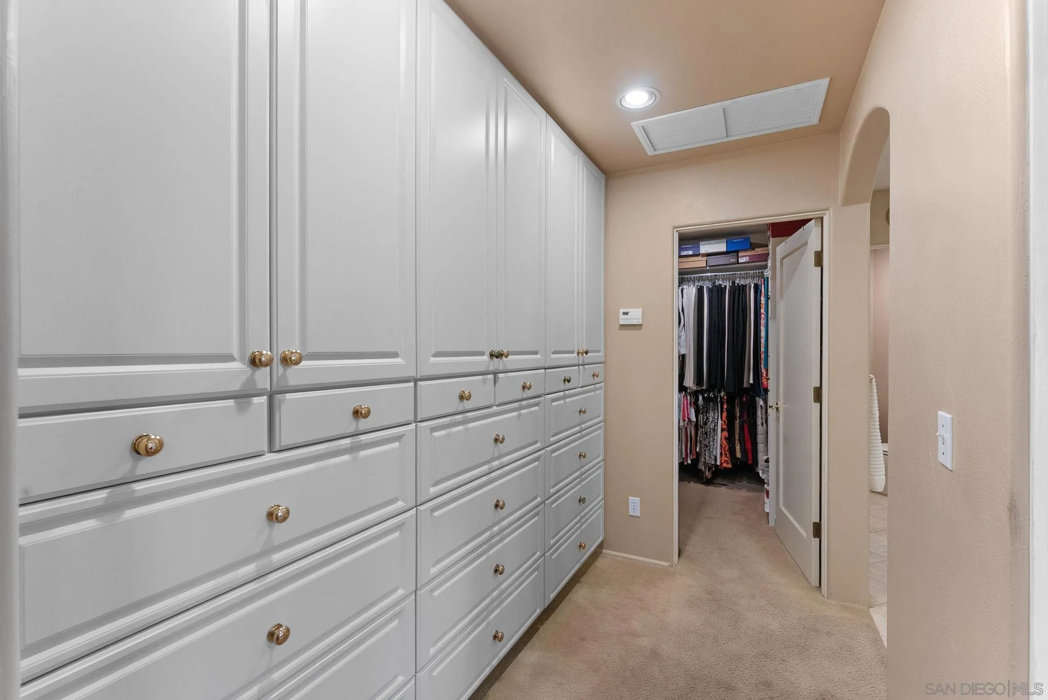 https://cdn.realtyfeed.com/cdn/127/250040360/773a82c89ecdc6fee172209dbc5a6a79.webp