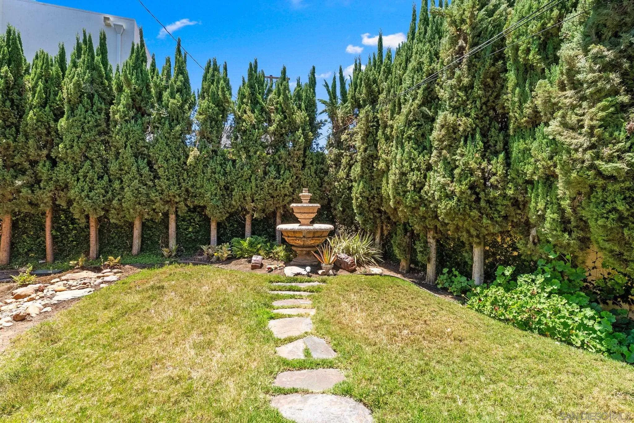 https://cdn.realtyfeed.com/cdn/127/250040360/836c0e5dad07cbaff0373d9845b3acad.webp