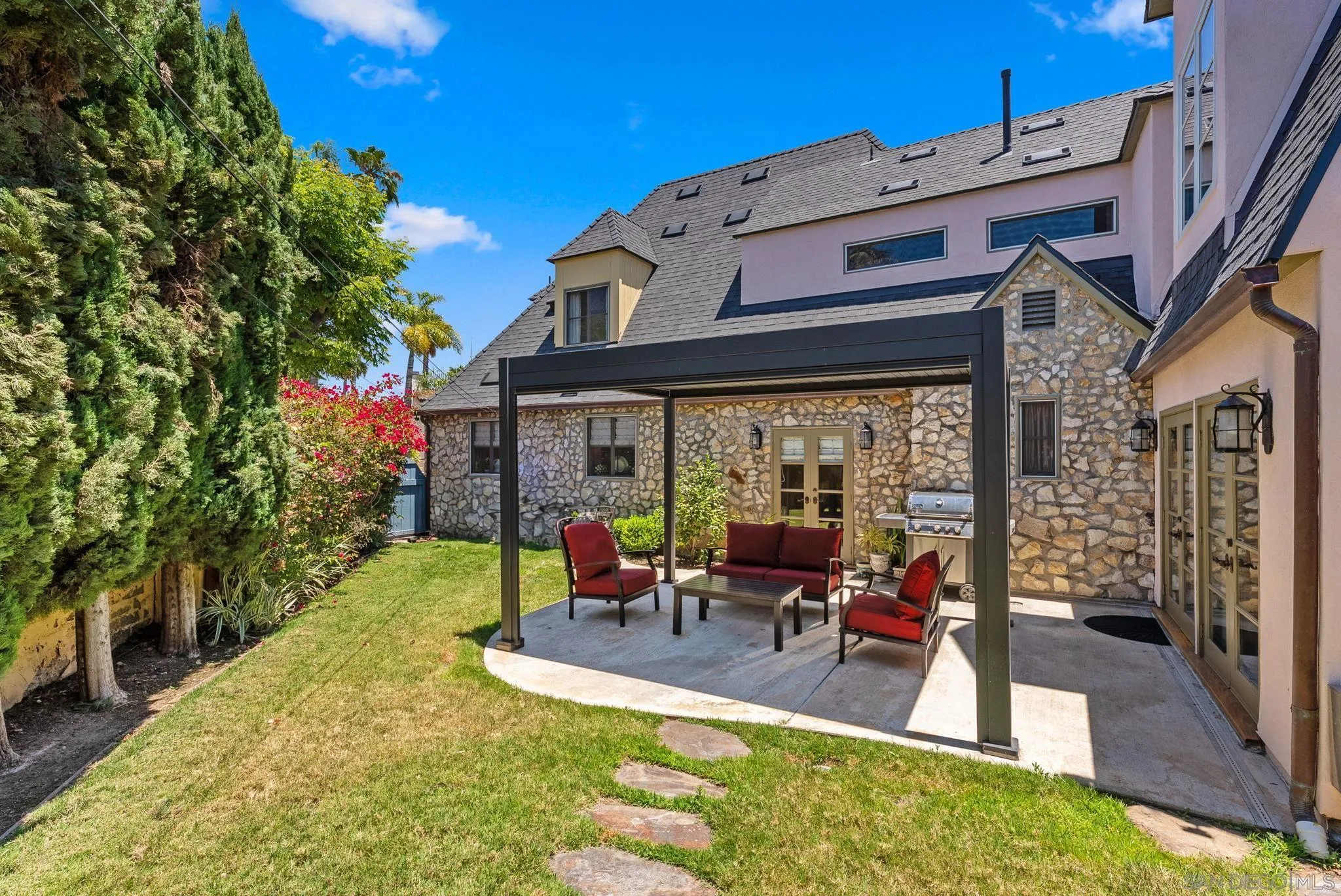 https://cdn.realtyfeed.com/cdn/127/250040360/c7cf97c1e1ef8ef46dc8cb256f2761d9.webp