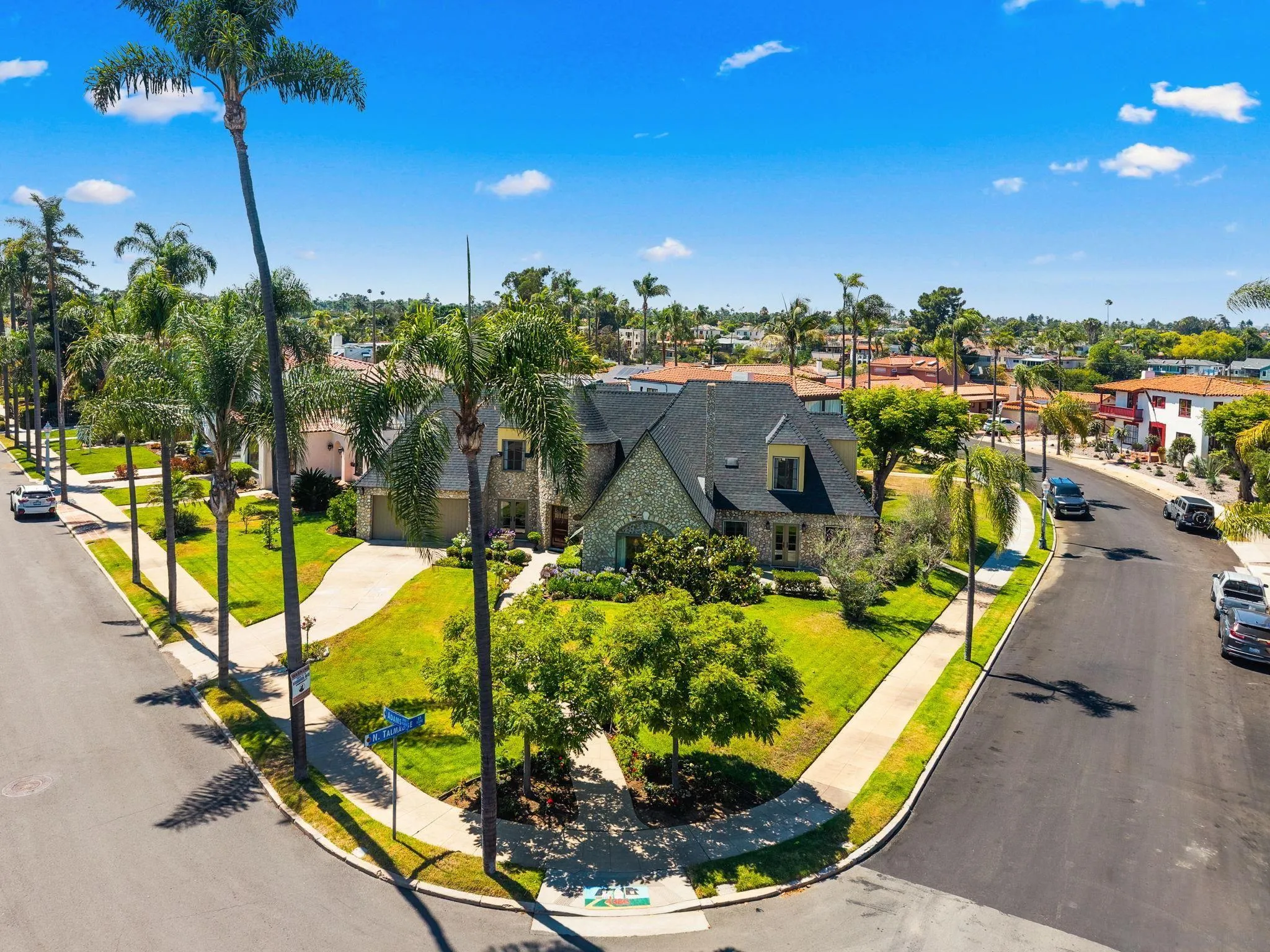 https://cdn.realtyfeed.com/cdn/127/250040360/c9ad2d586bc7425531fd55690ba7e59d.webp