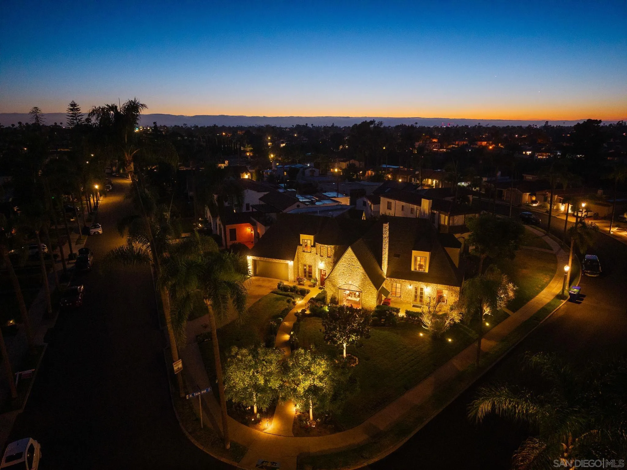 https://cdn.realtyfeed.com/cdn/127/250040360/d5a673fac6906f15467d3ca0dbb09b40.webp